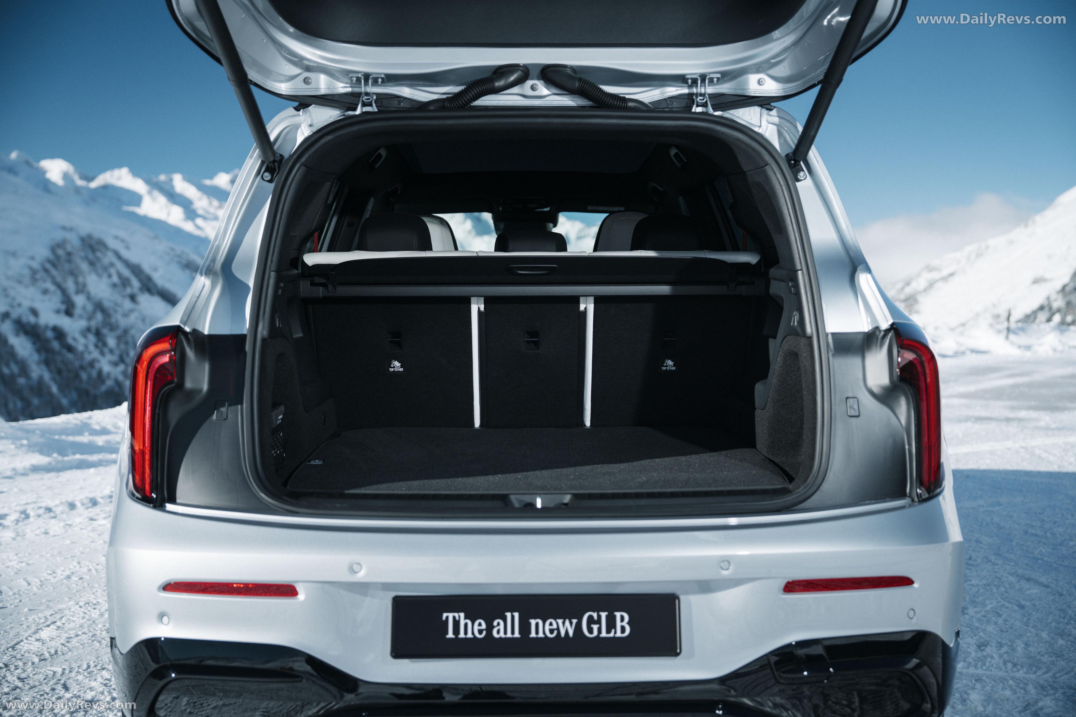 2027 Mercedes-Benz GLB 350 4MATIC EQ X247 Interior