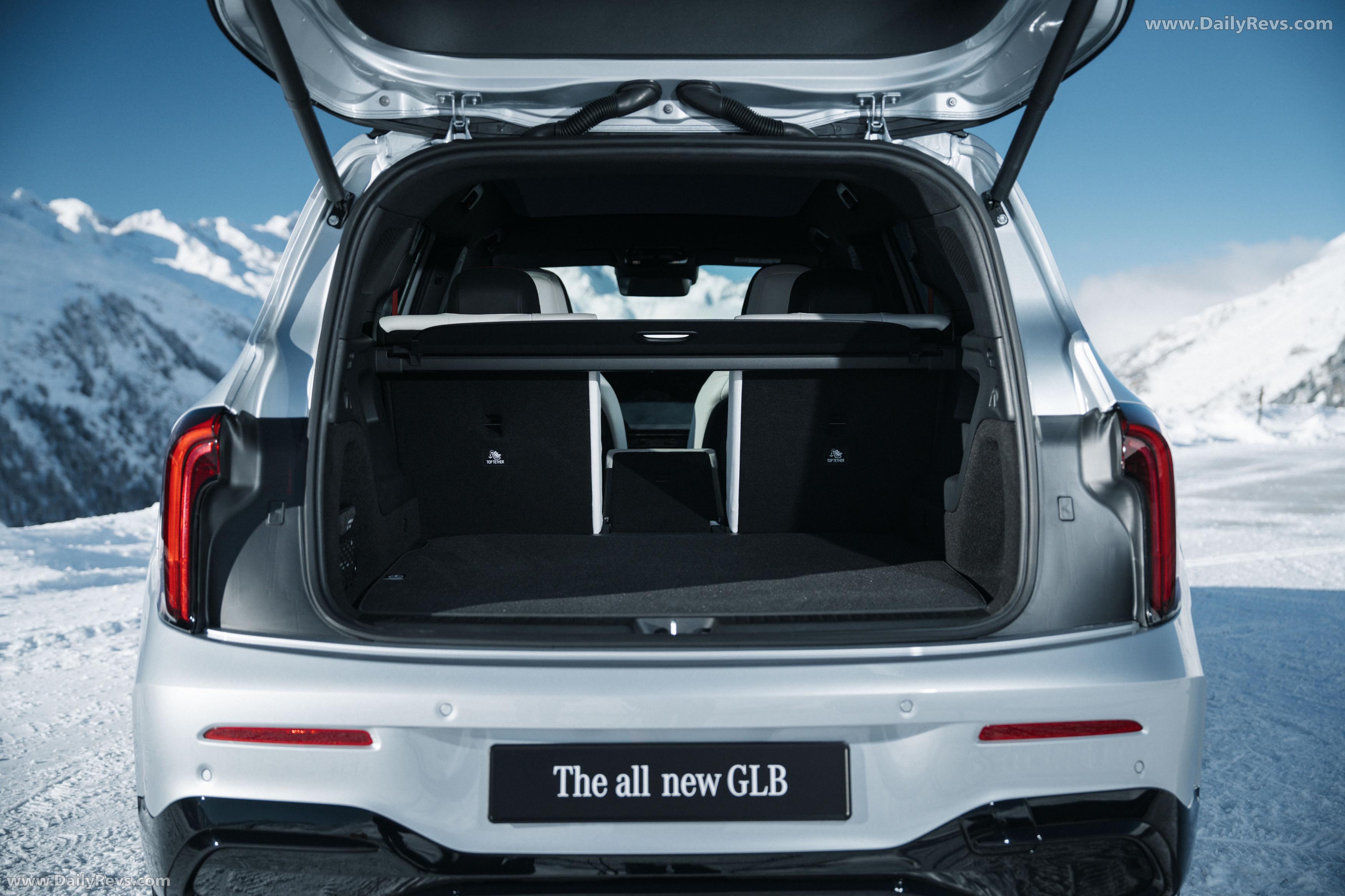 2027 Mercedes-Benz GLB 350 4MATIC EQ X247 Interior