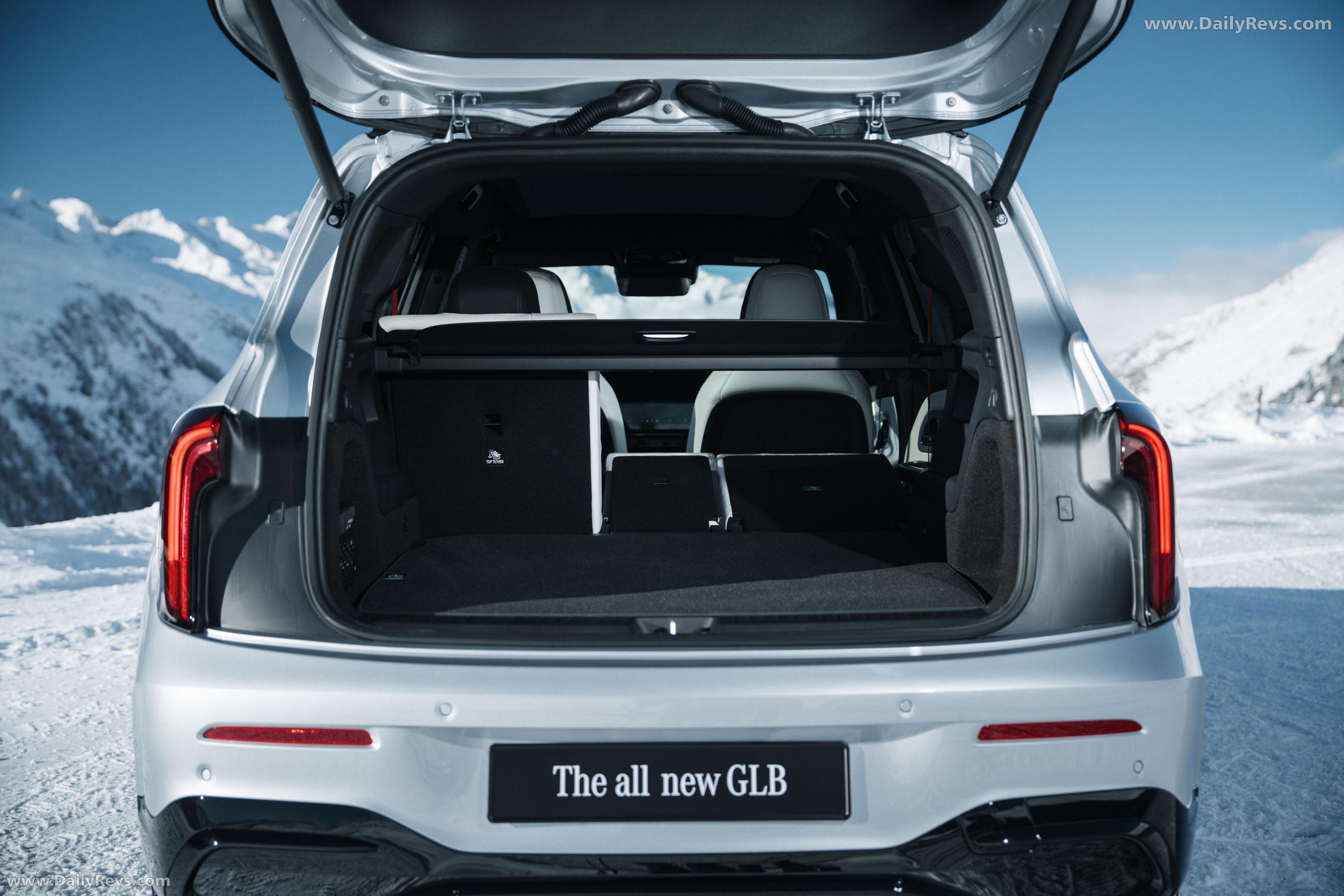 2027 Mercedes-Benz GLB 350 4MATIC EQ X247 Interior