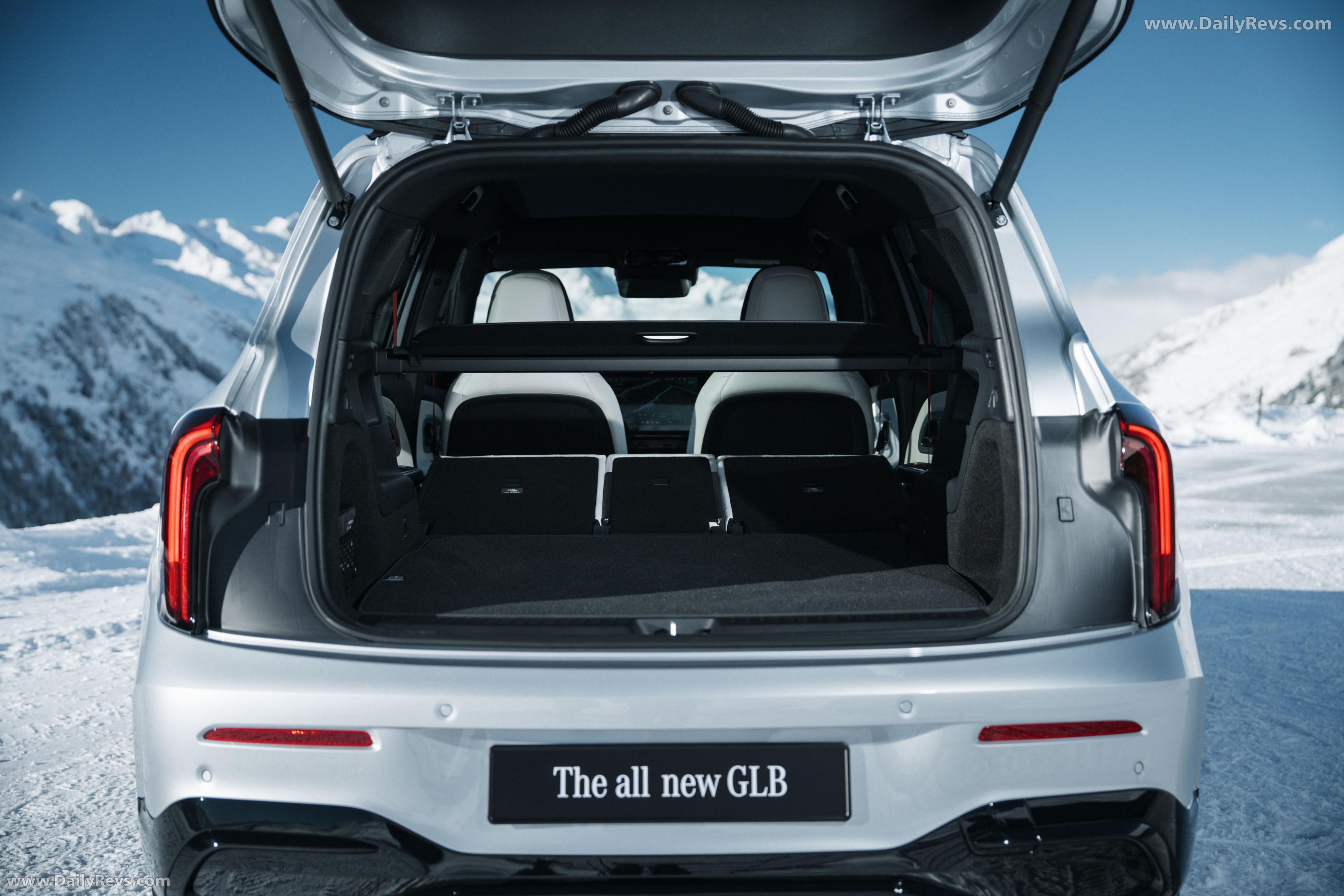 2027 Mercedes-Benz GLB 350 4MATIC EQ X247 Interior