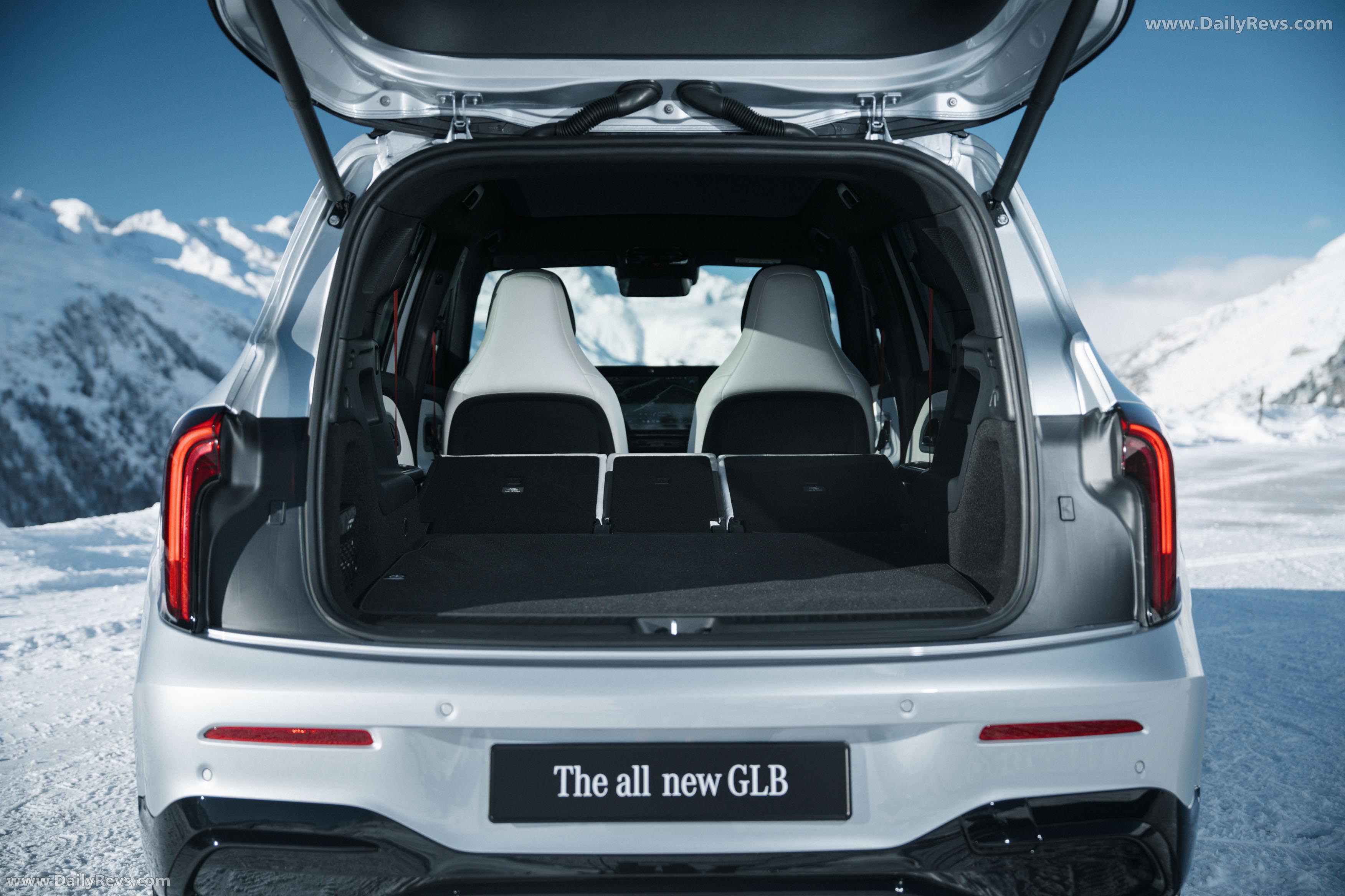 2027 Mercedes-Benz GLB 350 4MATIC EQ X247 Interior