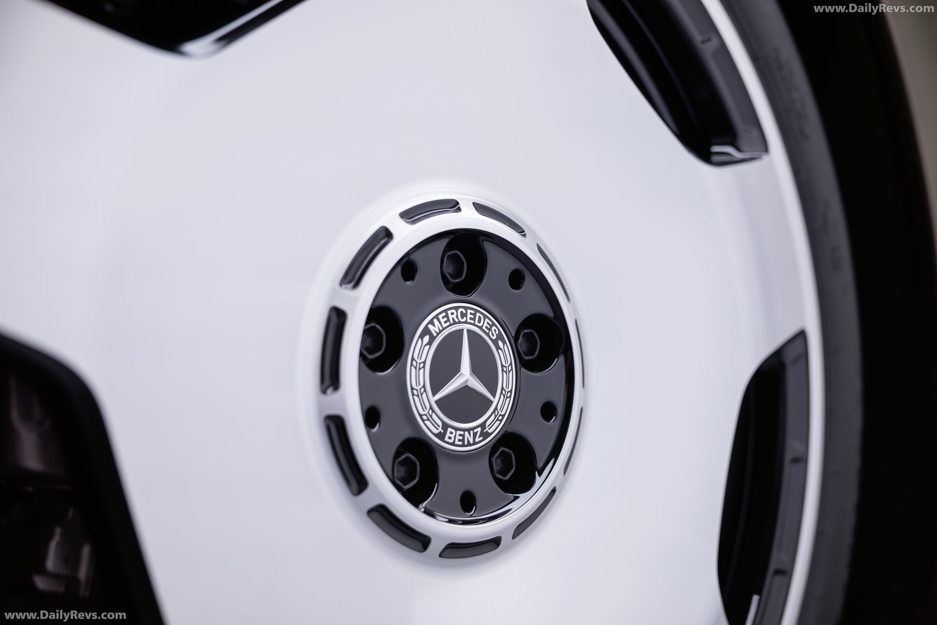 2027 Mercedes-Benz VLE 300 Velvet Brown Exterior