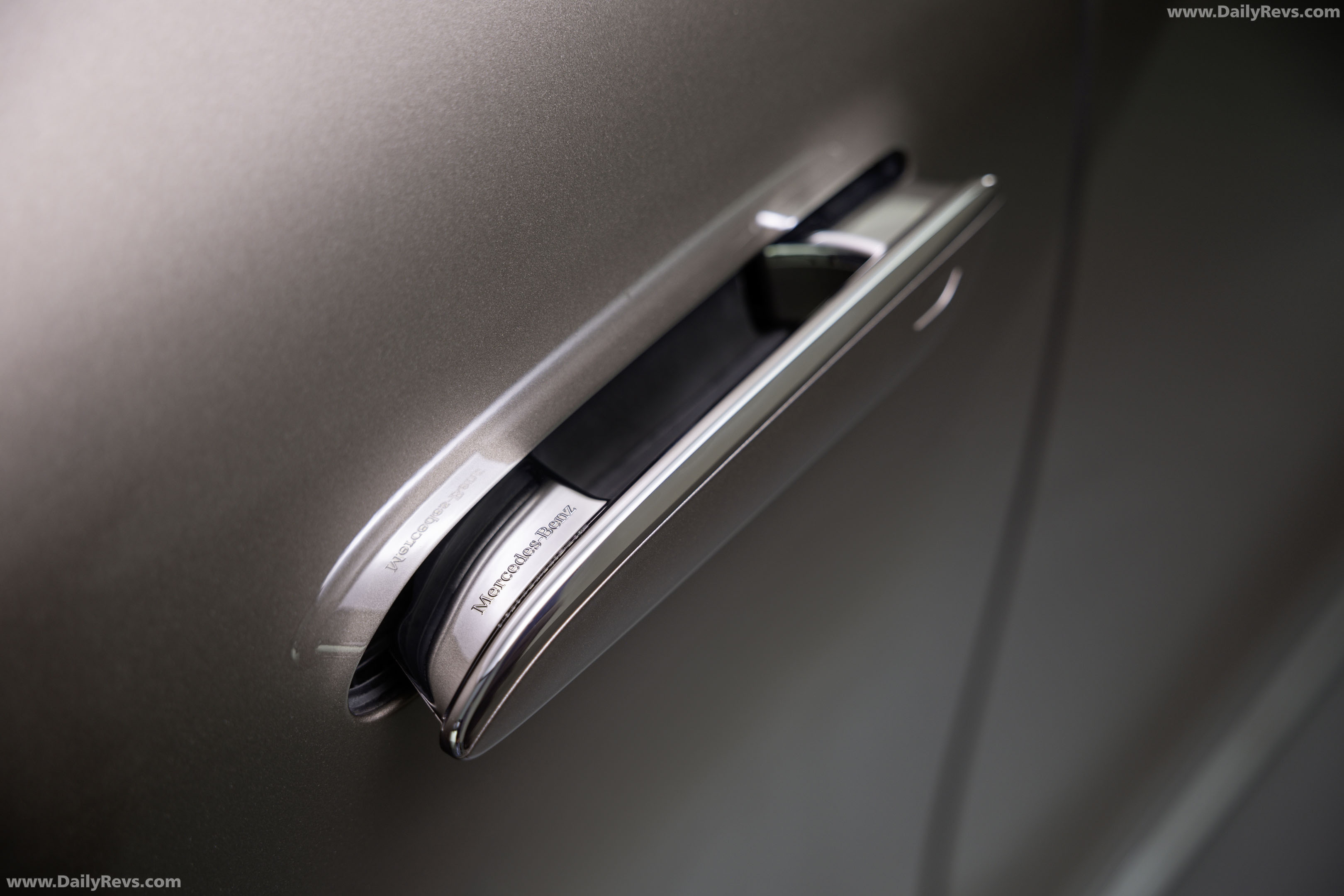 2027 Mercedes-Benz VLE 300 Velvet Brown Exterior