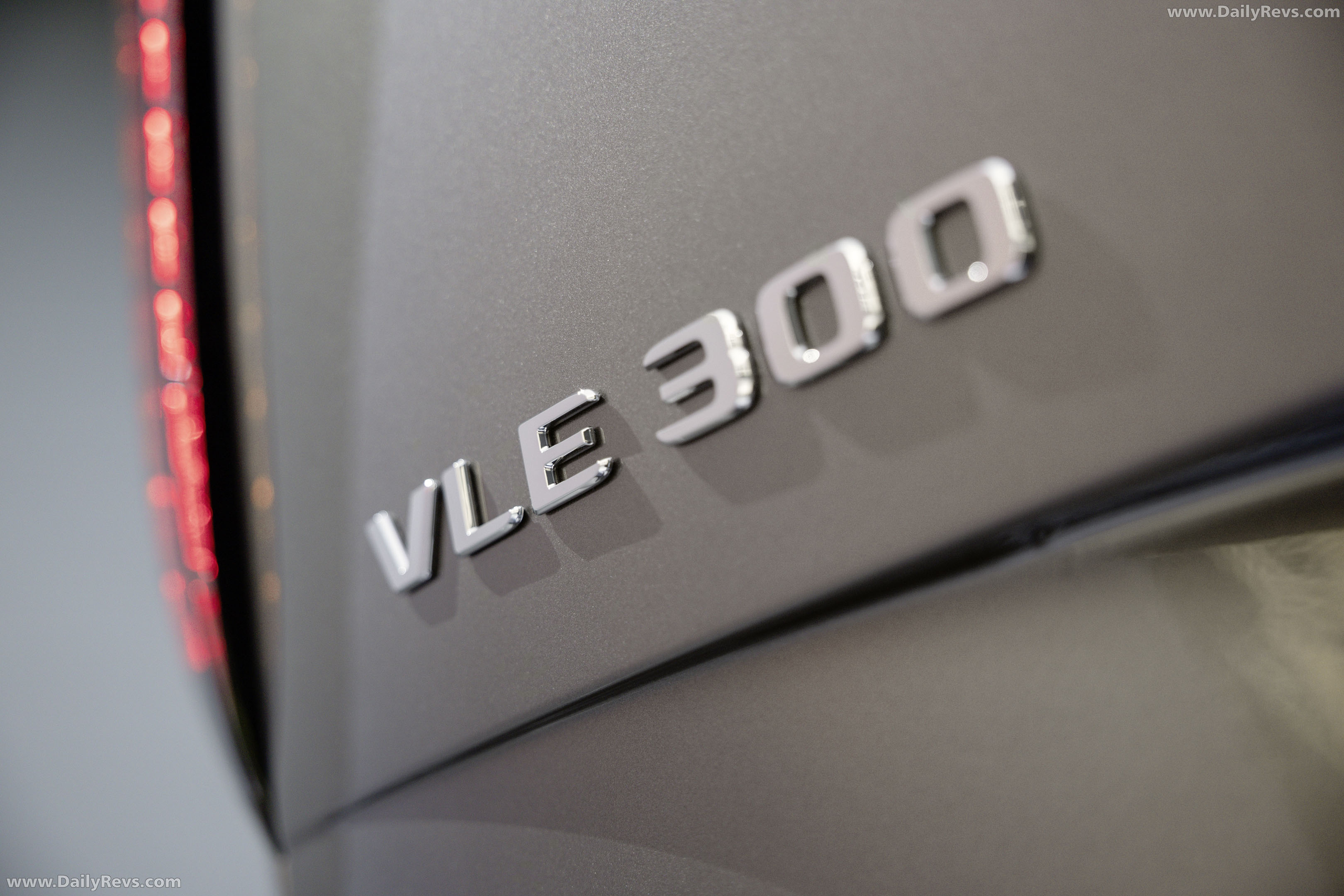 2027 Mercedes-Benz VLE 300 Velvet Brown Exterior