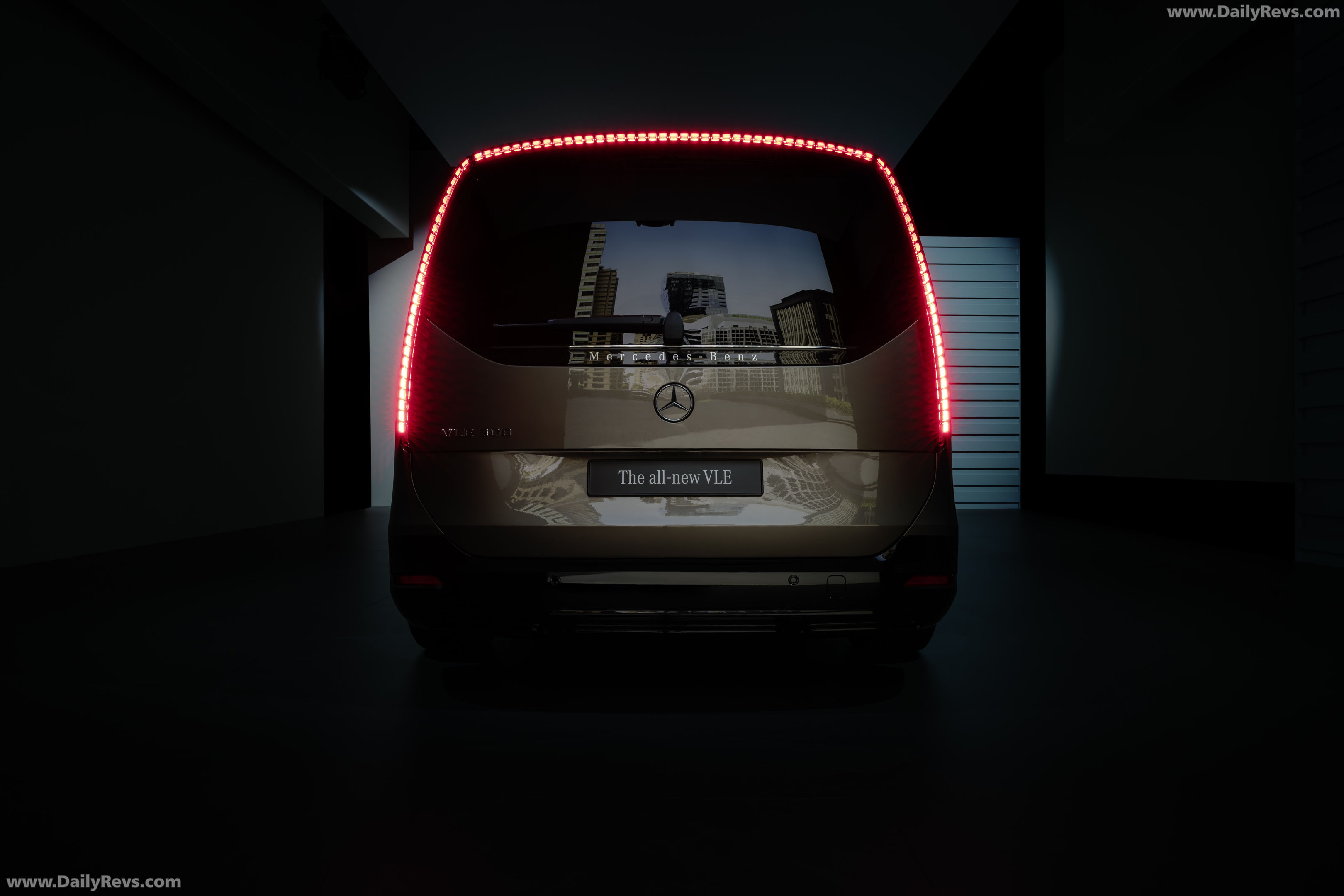 2027 Mercedes-Benz VLE 300 Velvet Brown Exterior
