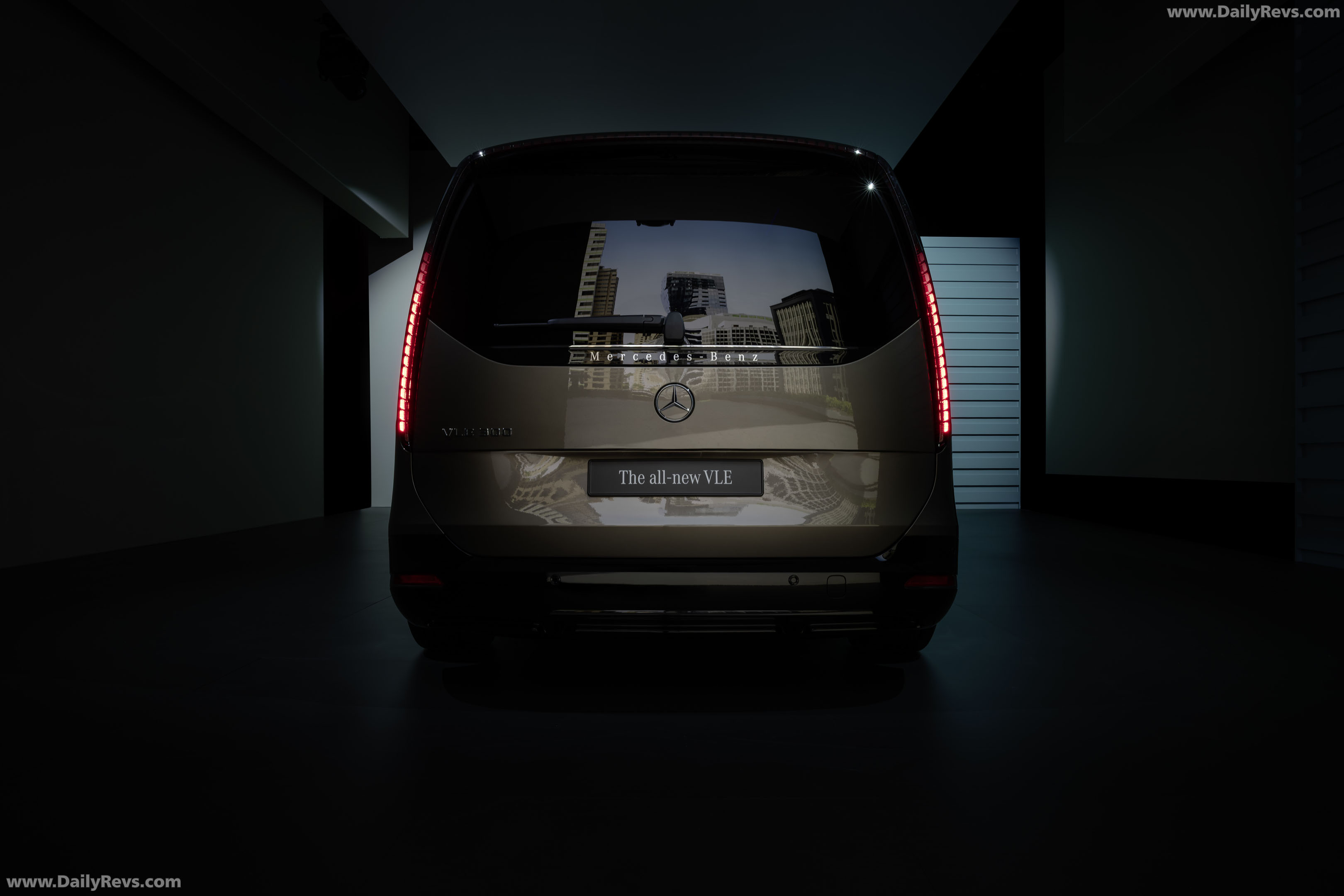 2027 Mercedes-Benz VLE 300 Velvet Brown Exterior