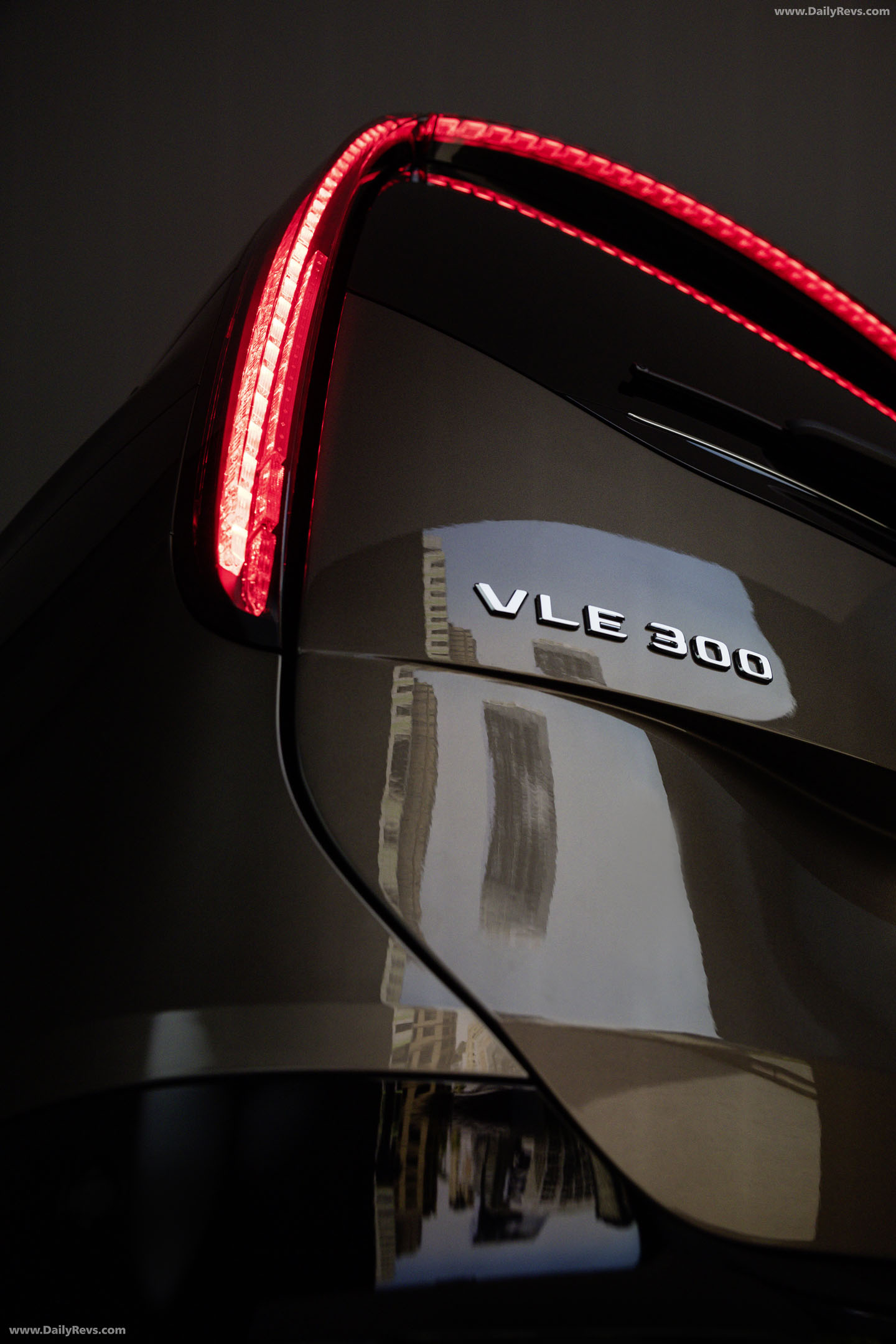 2027 Mercedes-Benz VLE 300 Velvet Brown Exterior