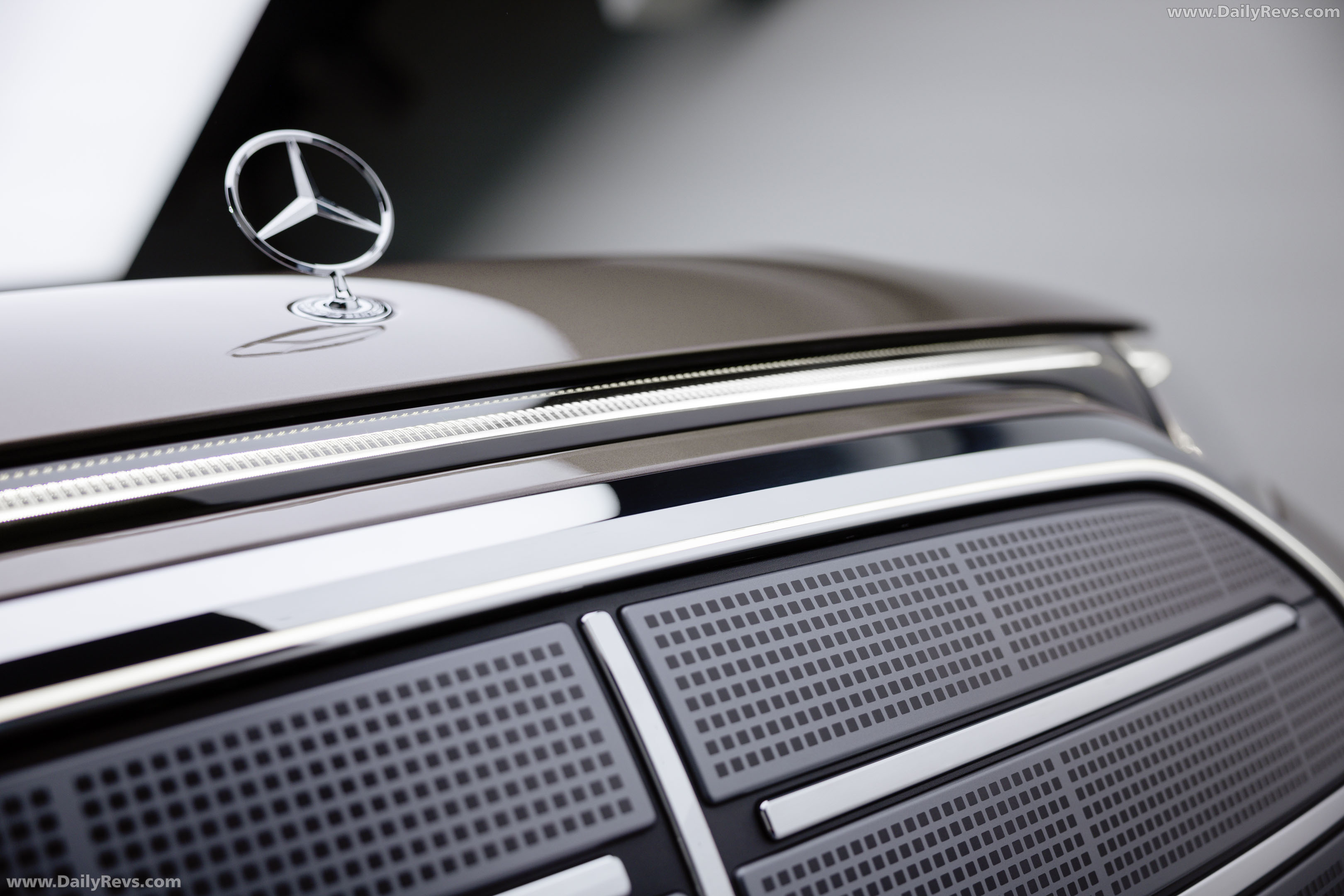 2027 Mercedes-Benz VLE 300 Velvet Brown Exterior