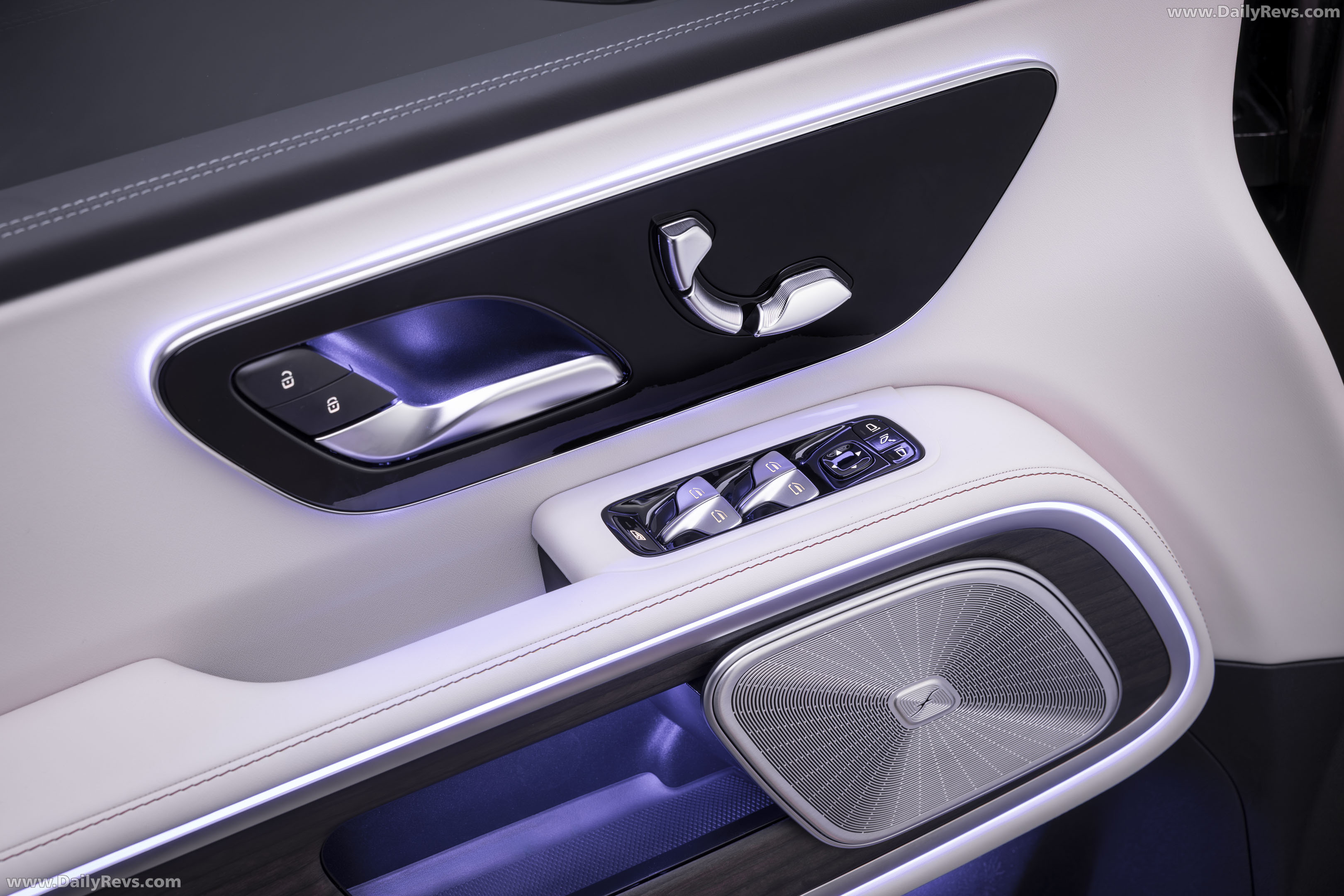 2027 Mercedes-Benz VLE 300 Velvet Brown Interior