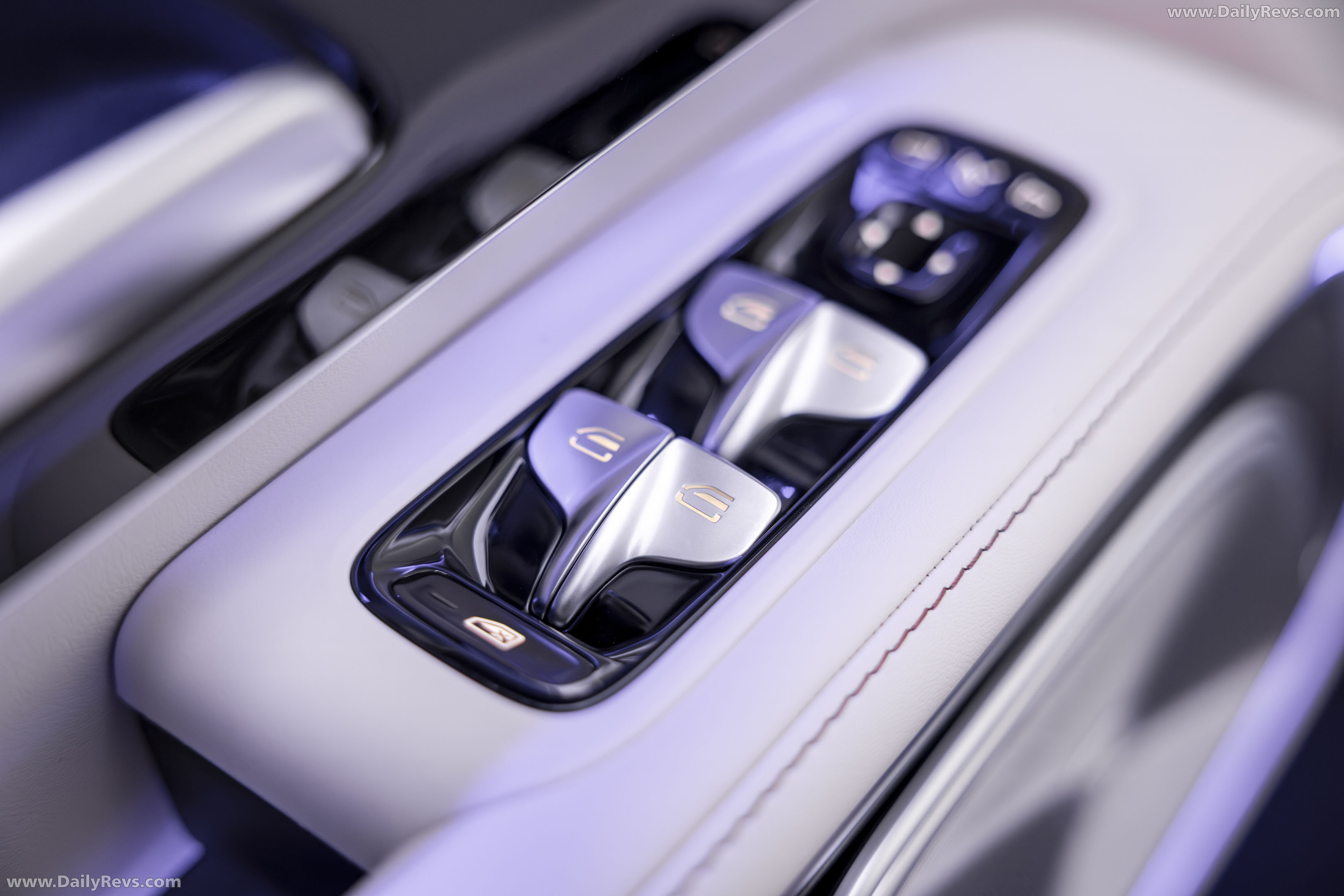 2027 Mercedes-Benz VLE 300 Velvet Brown Interior