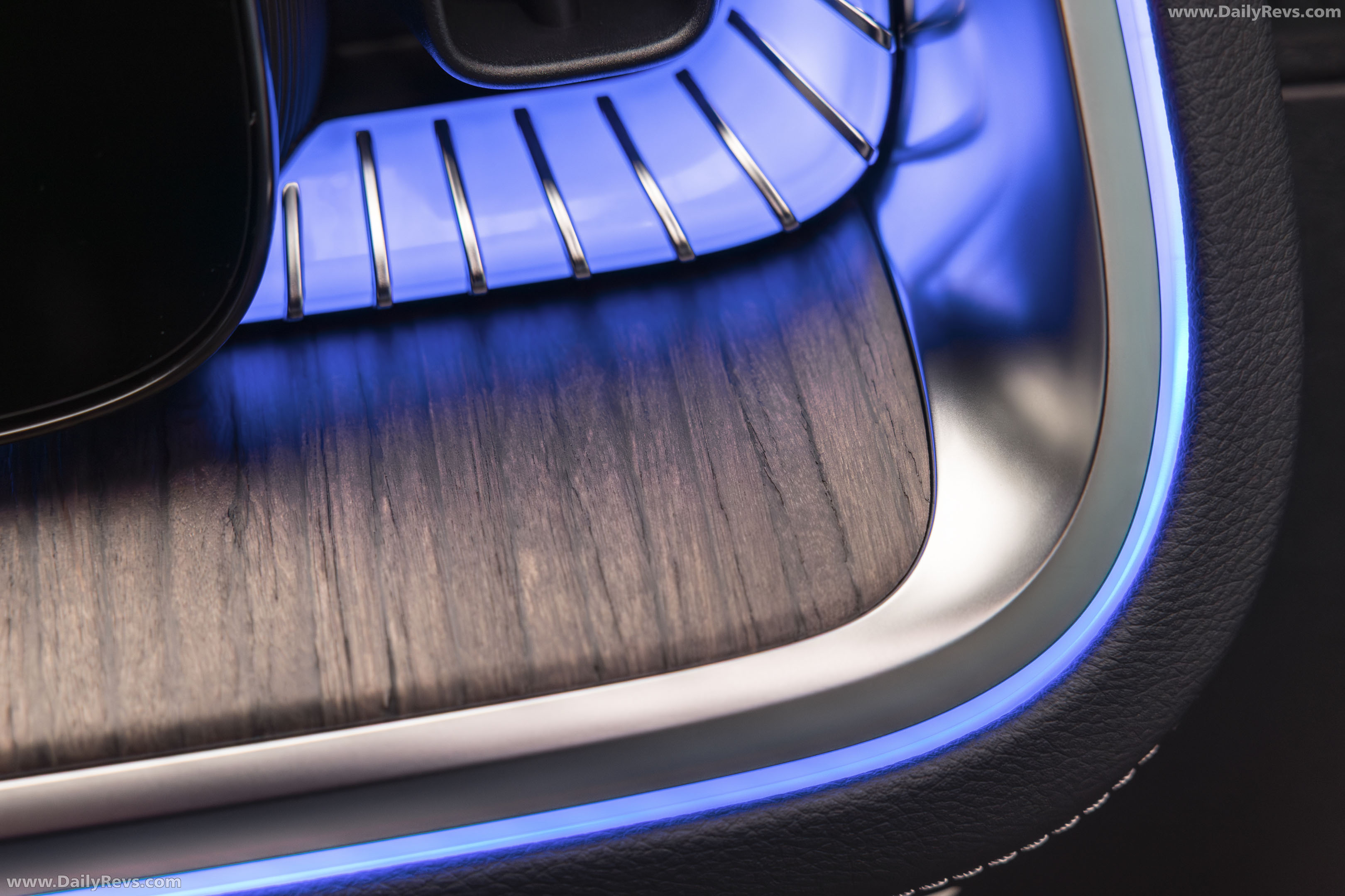 2027 Mercedes-Benz VLE 300 Velvet Brown Interior