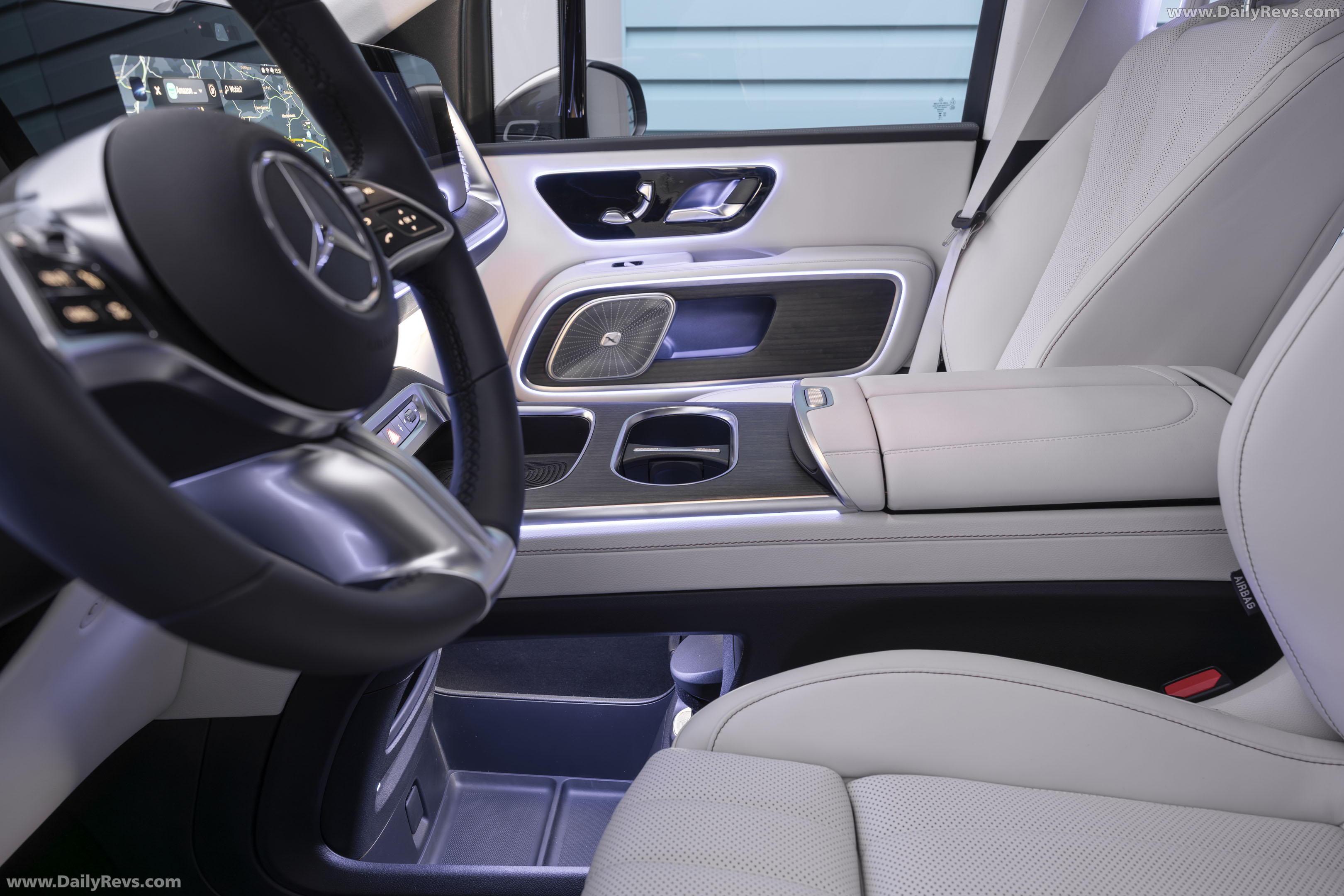 2027 Mercedes-Benz VLE 300 Velvet Brown Interior