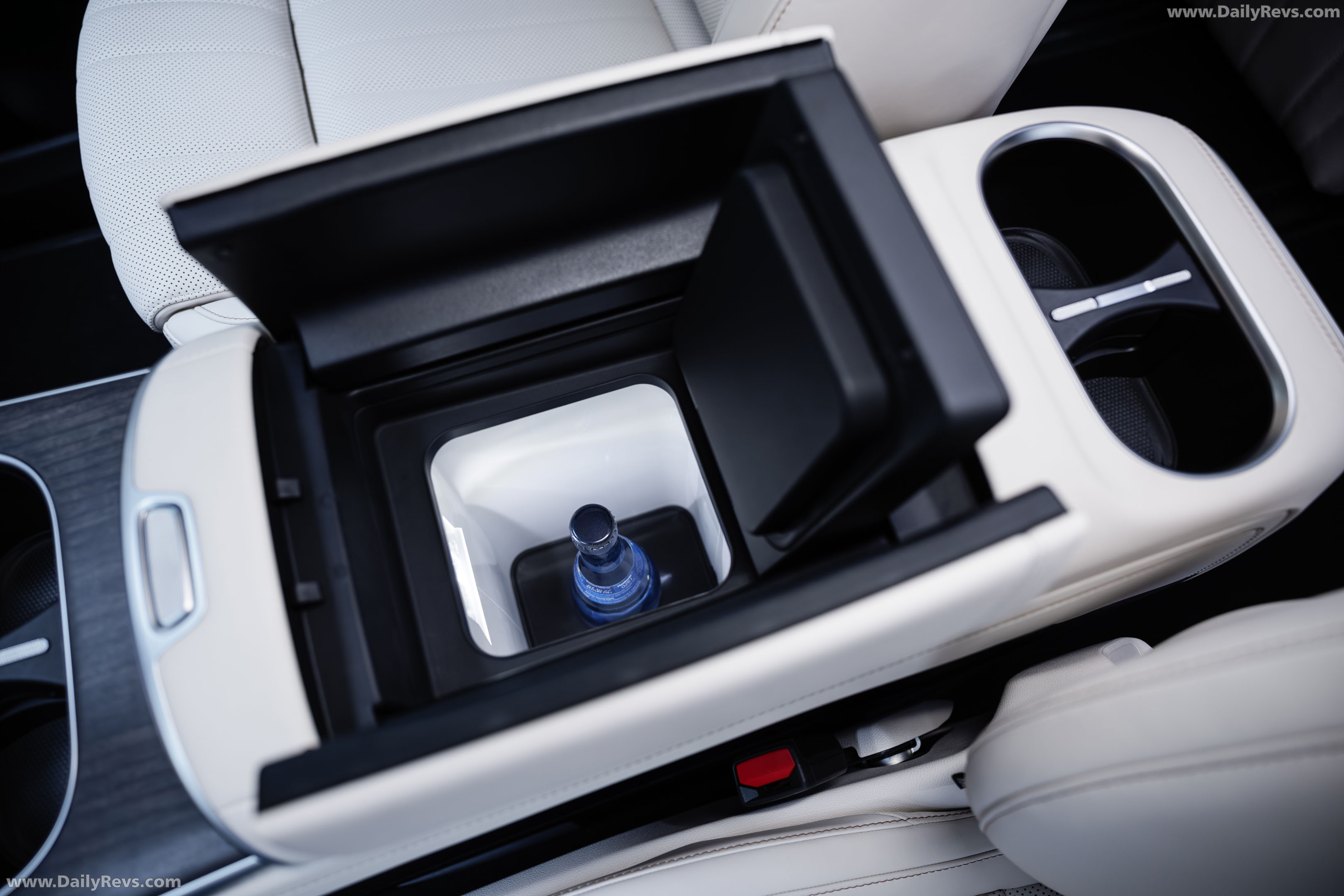 2027 Mercedes-Benz VLE 300 Velvet Brown Interior