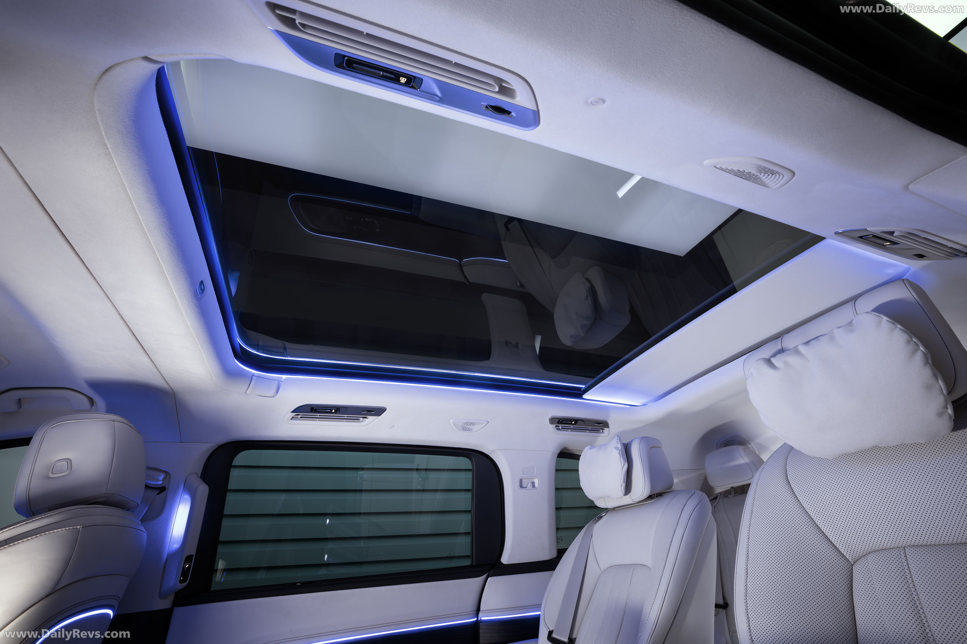 2027 Mercedes-Benz VLE 300 Velvet Brown Interior