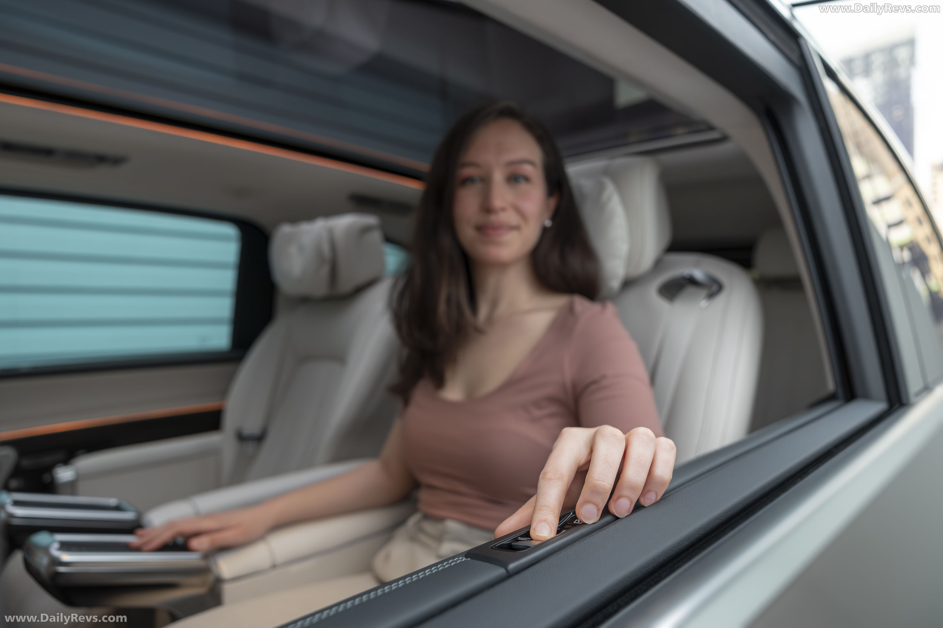 2027 Mercedes-Benz VLE 300 Velvet Brown Interior