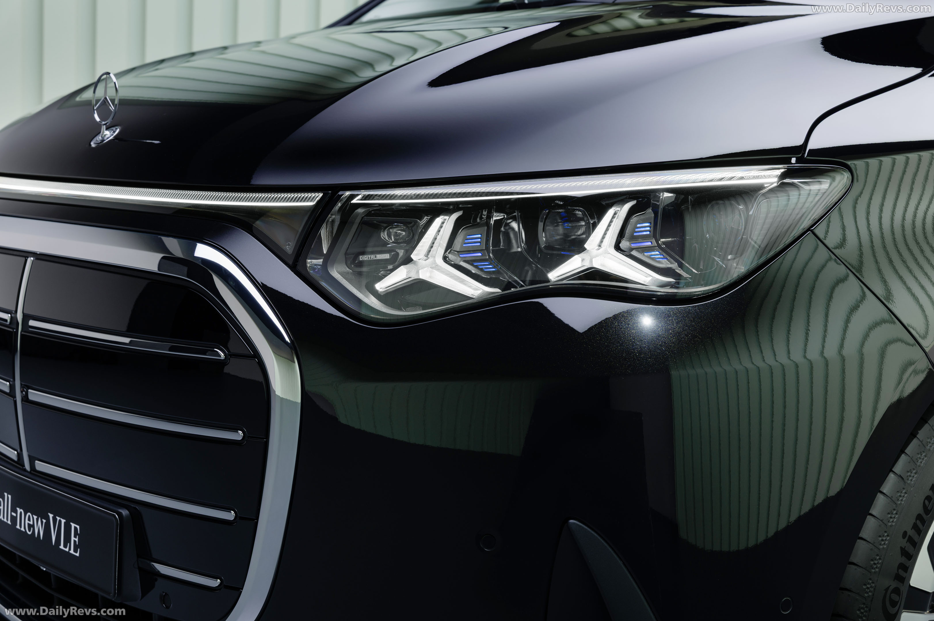 2027 Mercedes-Benz VLE 300 Obsidian Black Exterior