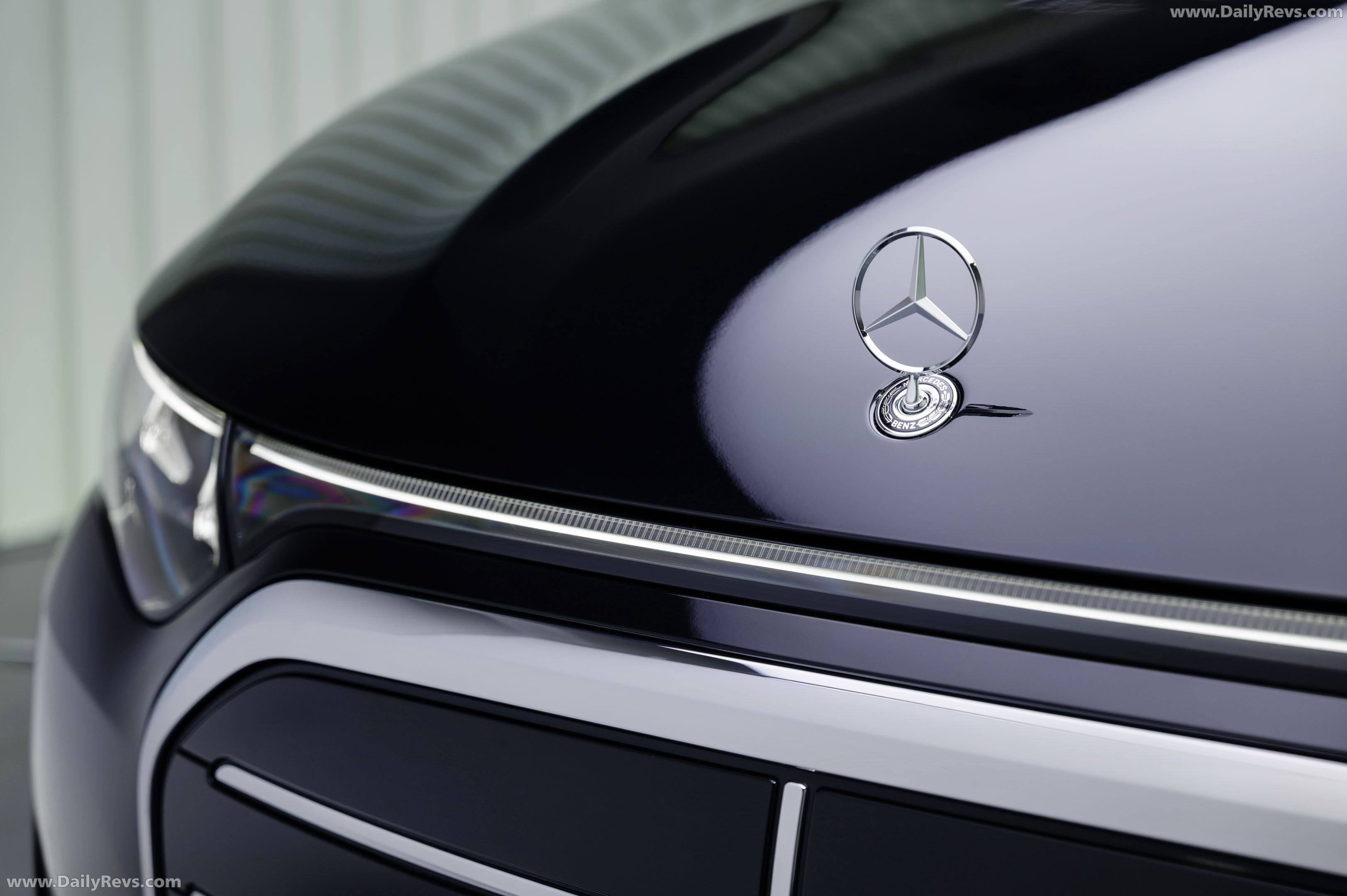 2027 Mercedes-Benz VLE 300 Obsidian Black Exterior