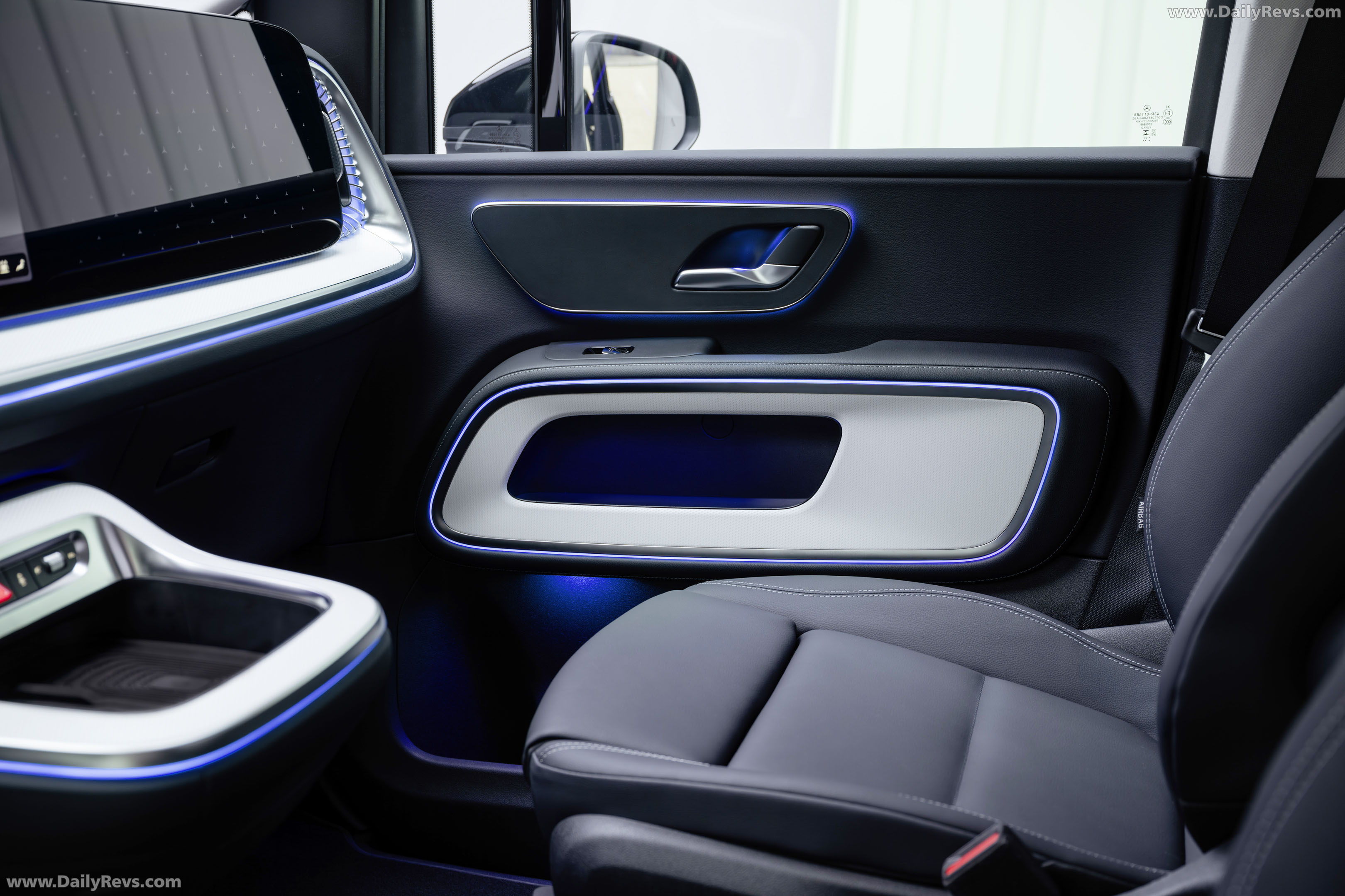 2027 Mercedes-Benz VLE 300 Obsidian Black Interior