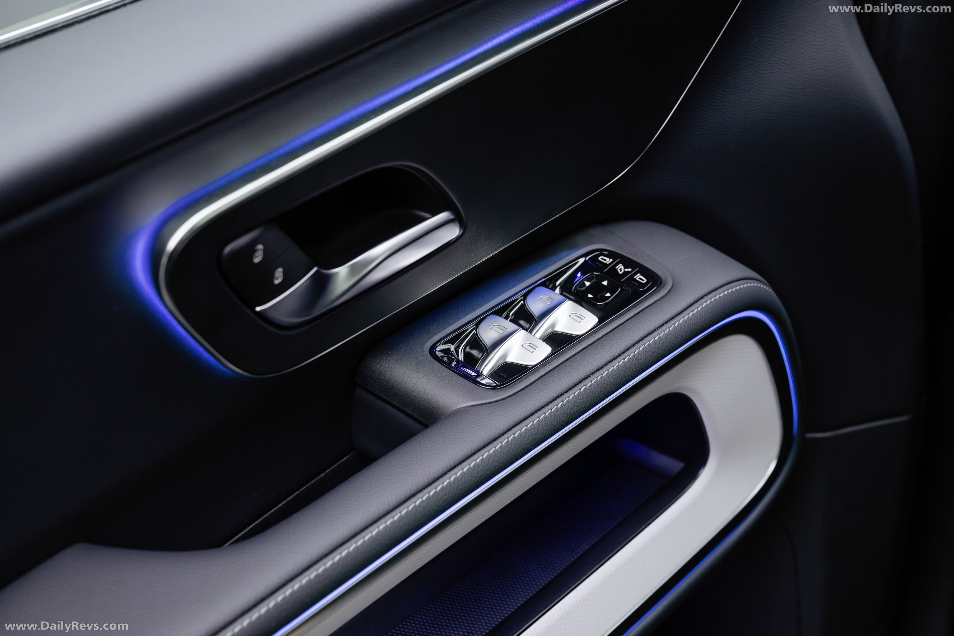 2027 Mercedes-Benz VLE 300 Obsidian Black Interior