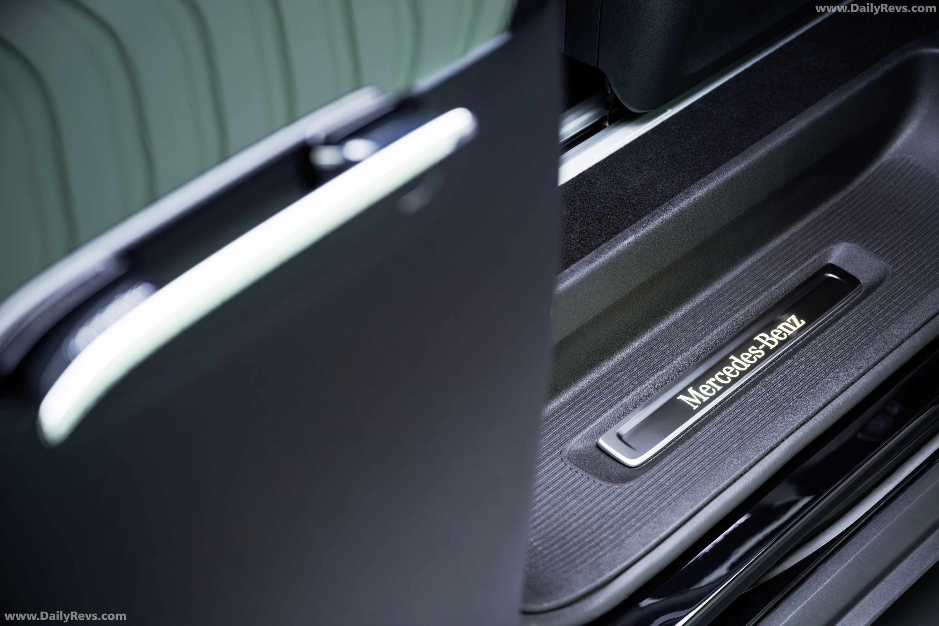 2027 Mercedes-Benz VLE 300 Obsidian Black Interior