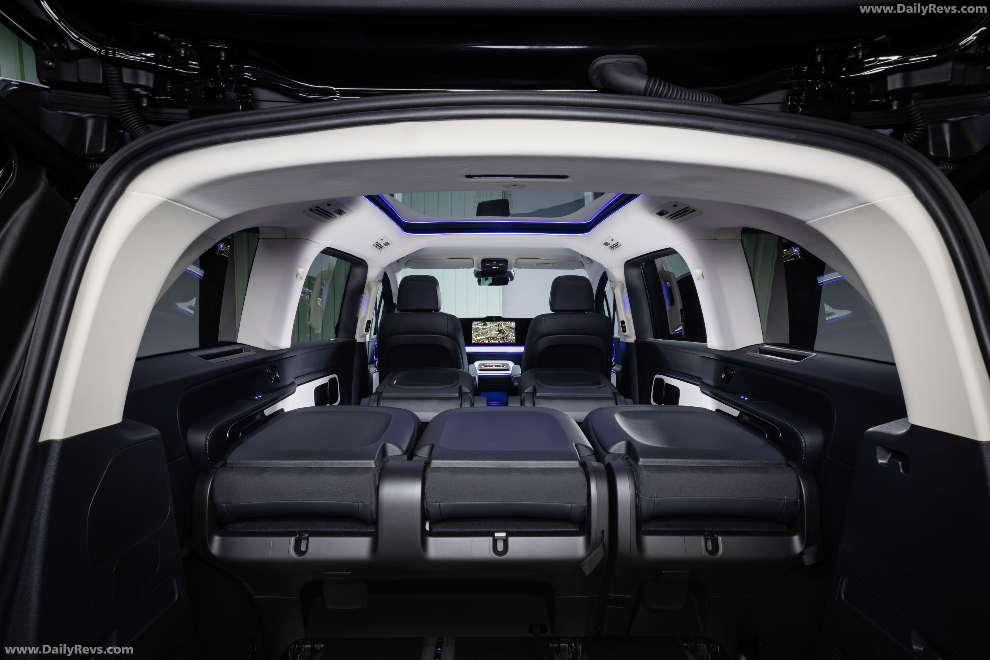 2027 Mercedes-Benz VLE 300 Obsidian Black Interior