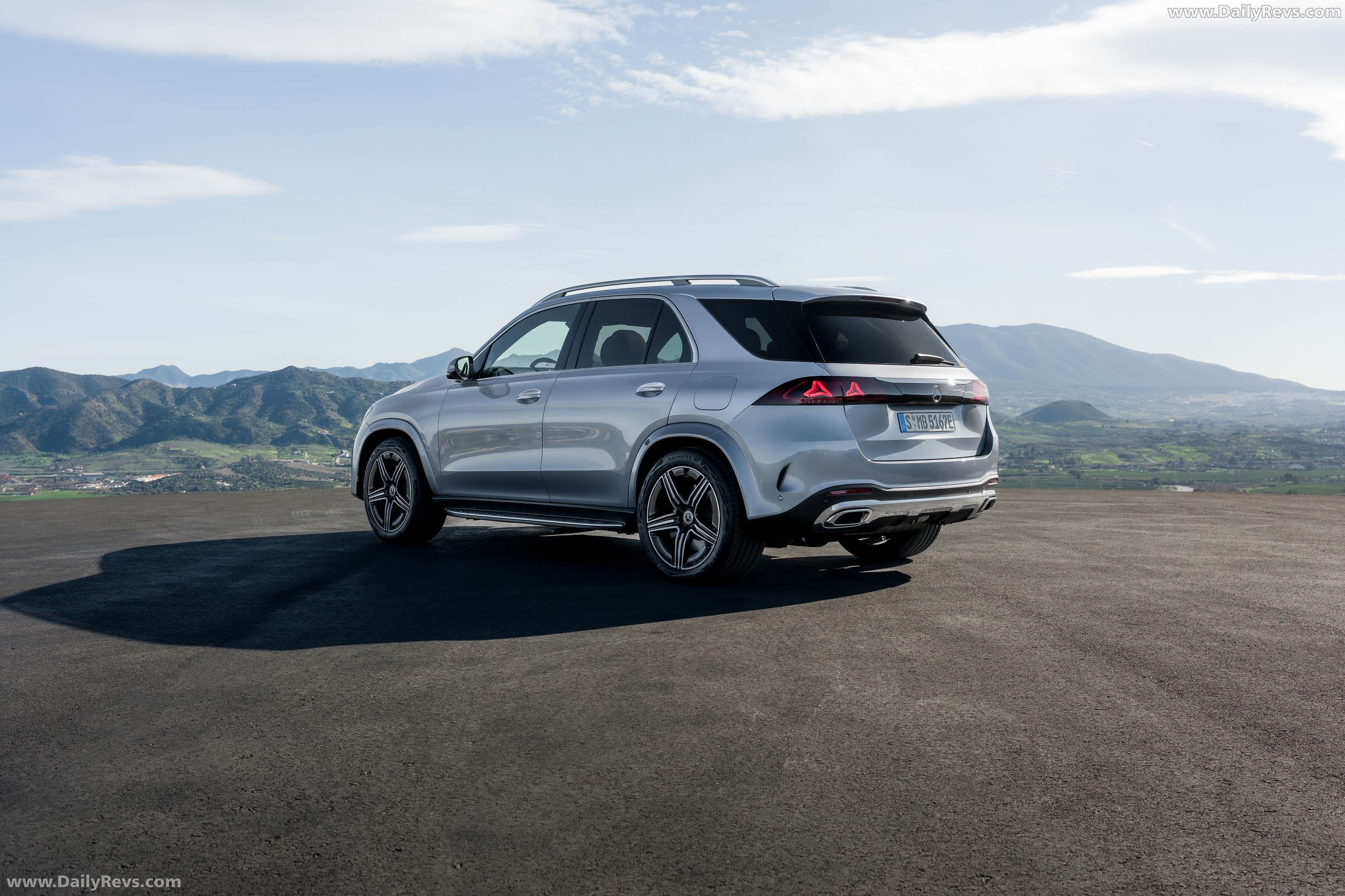 Mercedes-Benz GLE - Modern intelligence meets commanding performance.