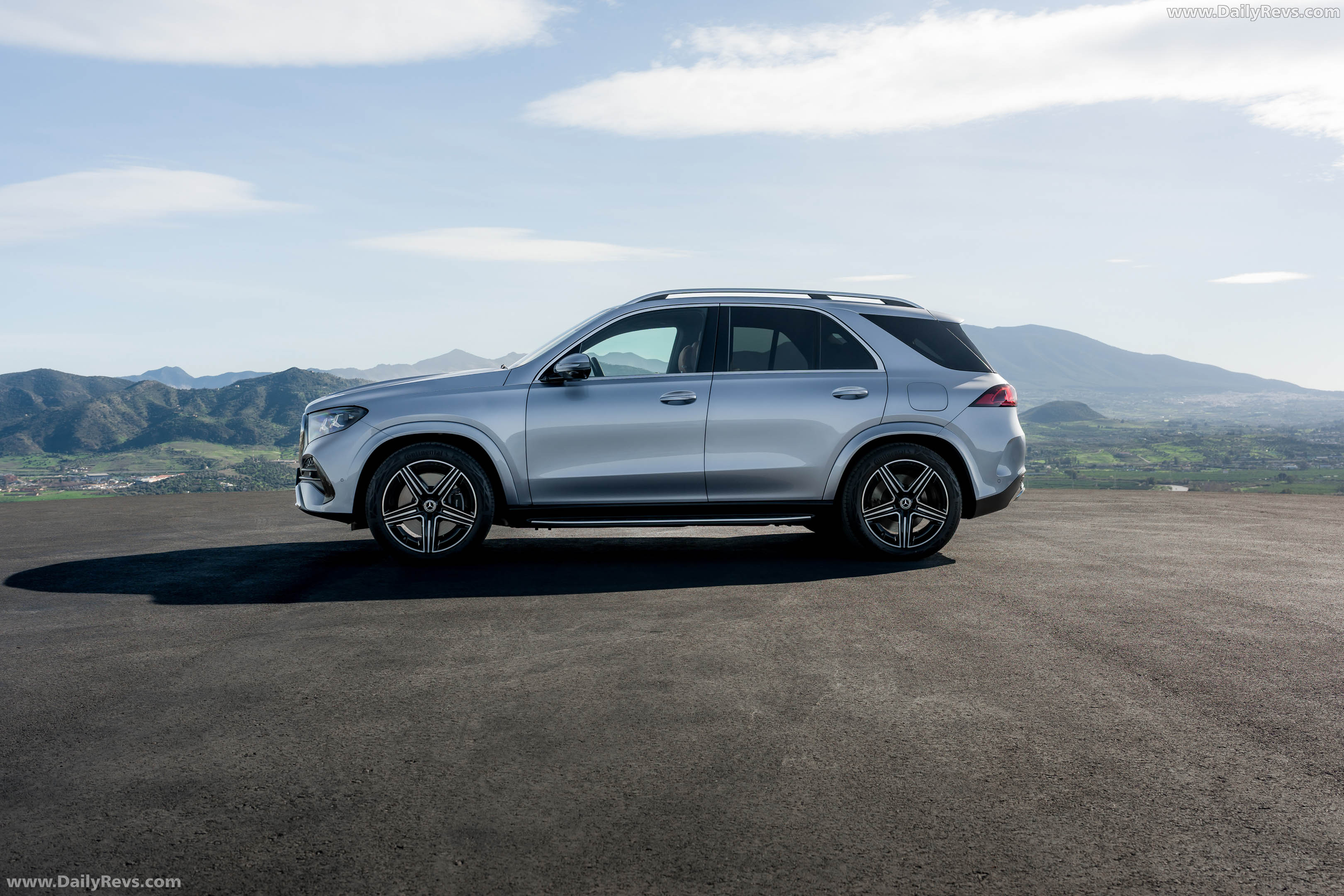 2027 Mercedes-Benz GLE Manufaktur Cote dAzur W167 Side View