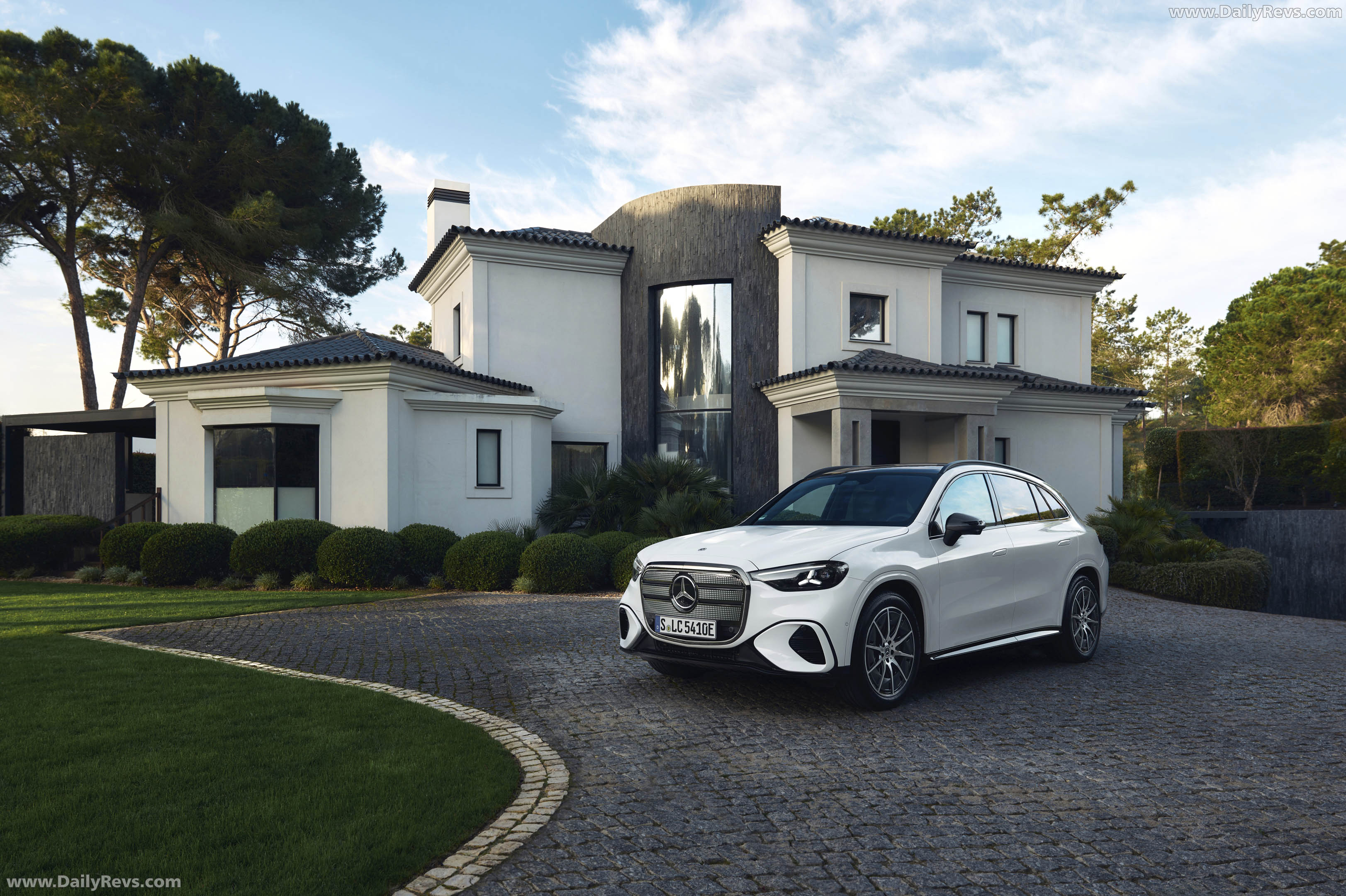 2026 Mercedes-Benz GLC EQ X254 Opalite White Front View