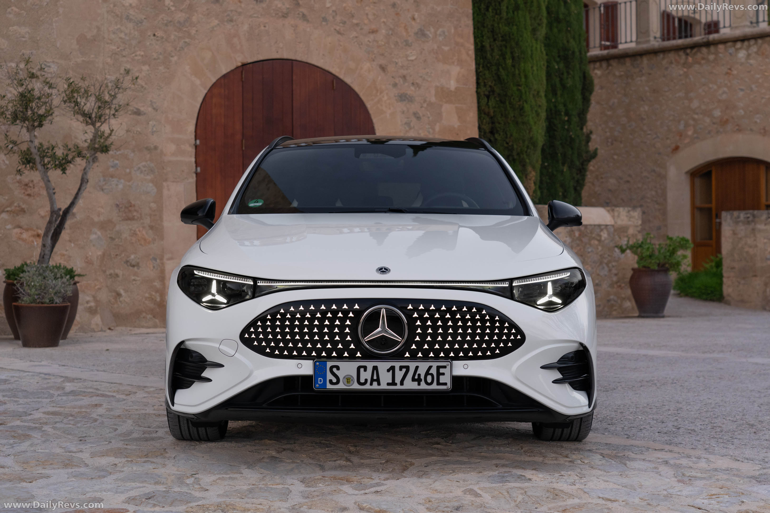 2026 Mercedes-Benz CLA 350 4MATIC Shooting Brake X118 Polar White Front View