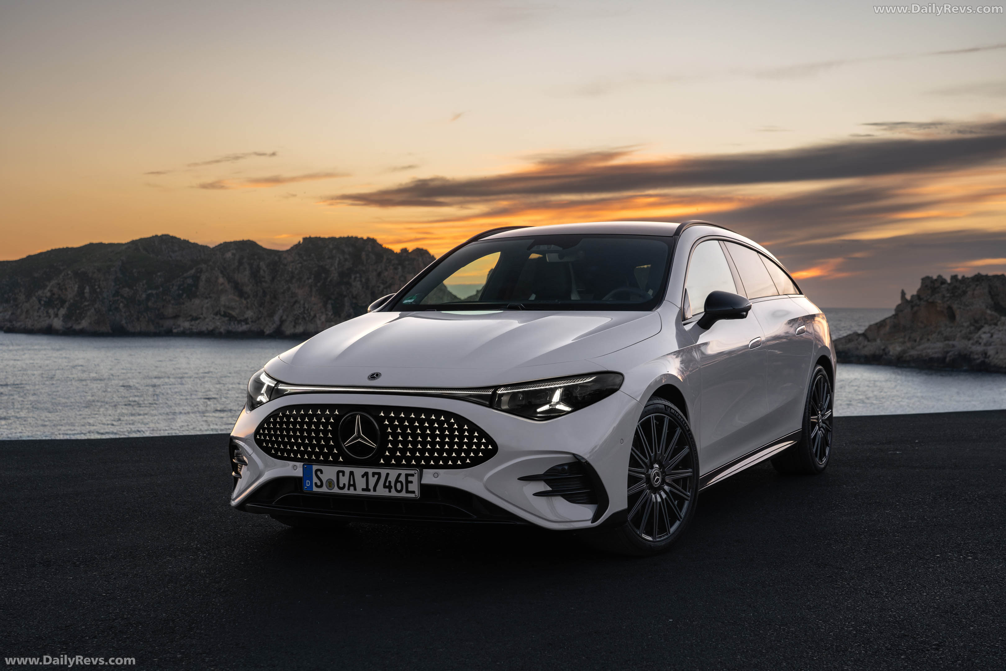 2026 Mercedes-Benz CLA 350 4MATIC Shooting Brake X118 Polar White Front View