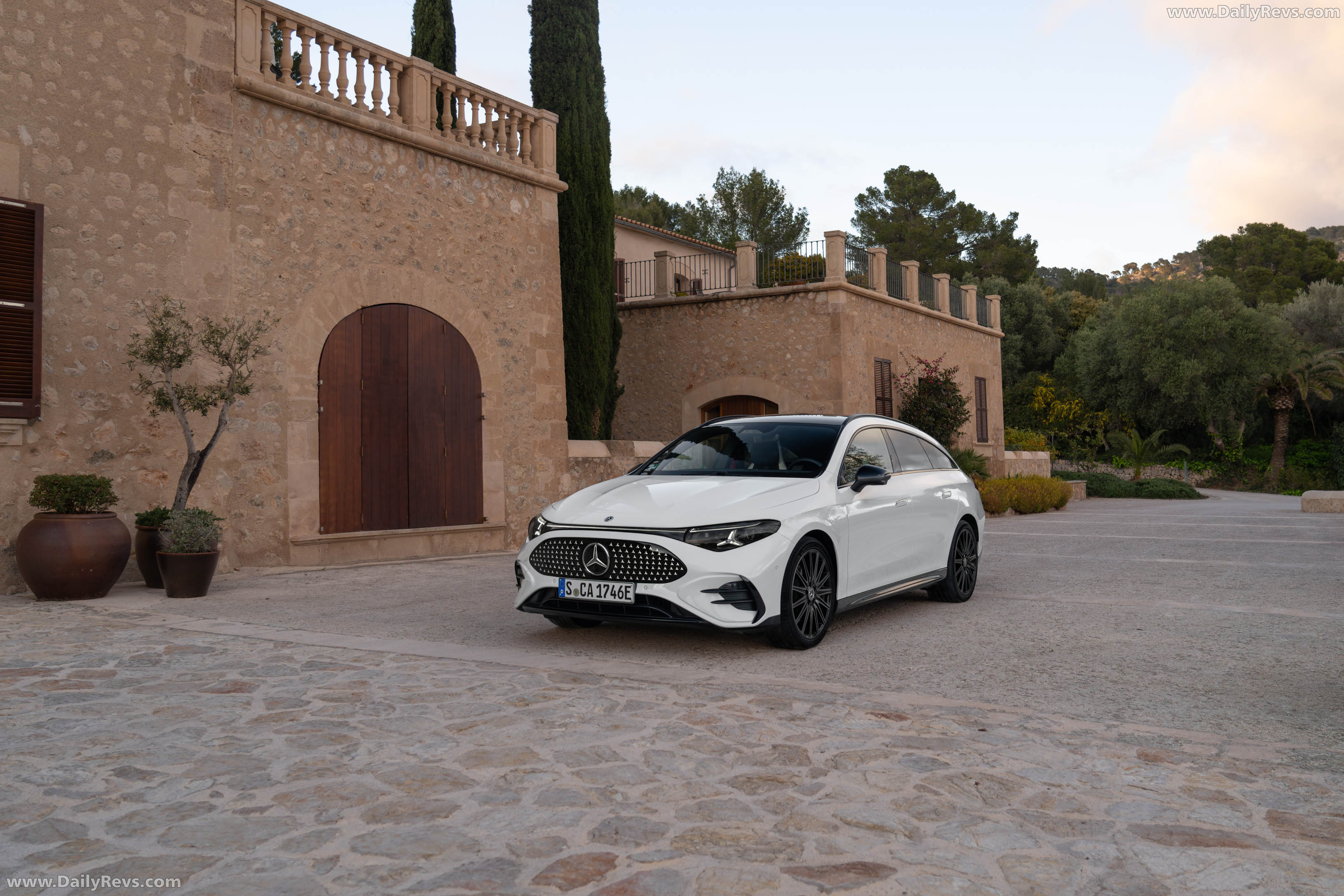 2026 Mercedes-Benz CLA 350 4MATIC Shooting Brake X118 Polar White Front View