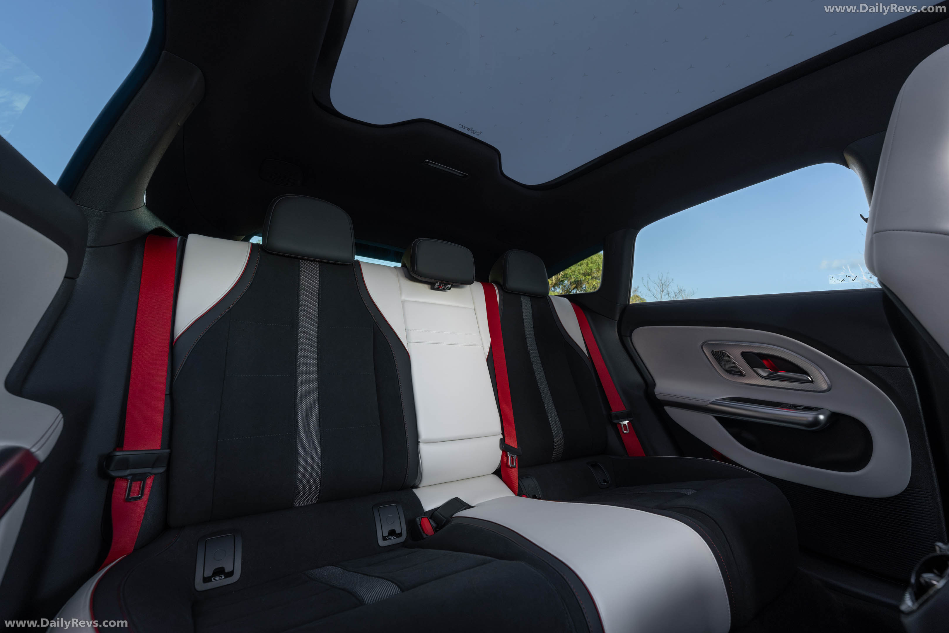 2026 Mercedes-Benz CLA 350 4MATIC Shooting Brake X118 Polar White Interior