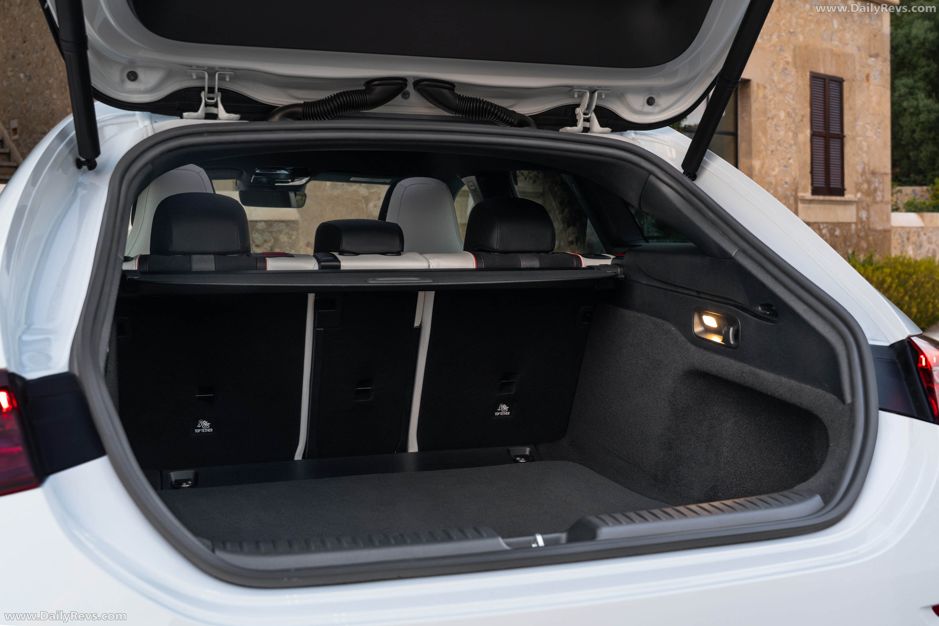 2026 Mercedes-Benz CLA 350 4MATIC Shooting Brake X118 Polar White Interior