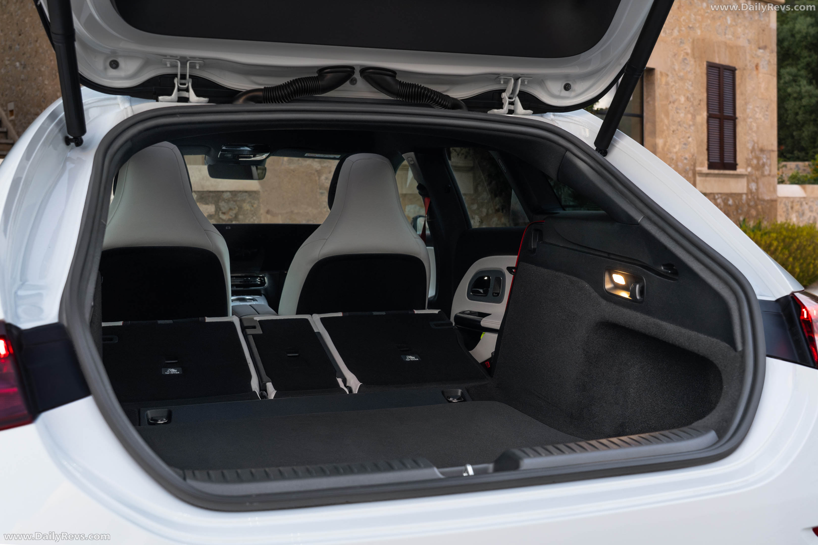 2026 Mercedes-Benz CLA 350 4MATIC Shooting Brake X118 Polar White Interior