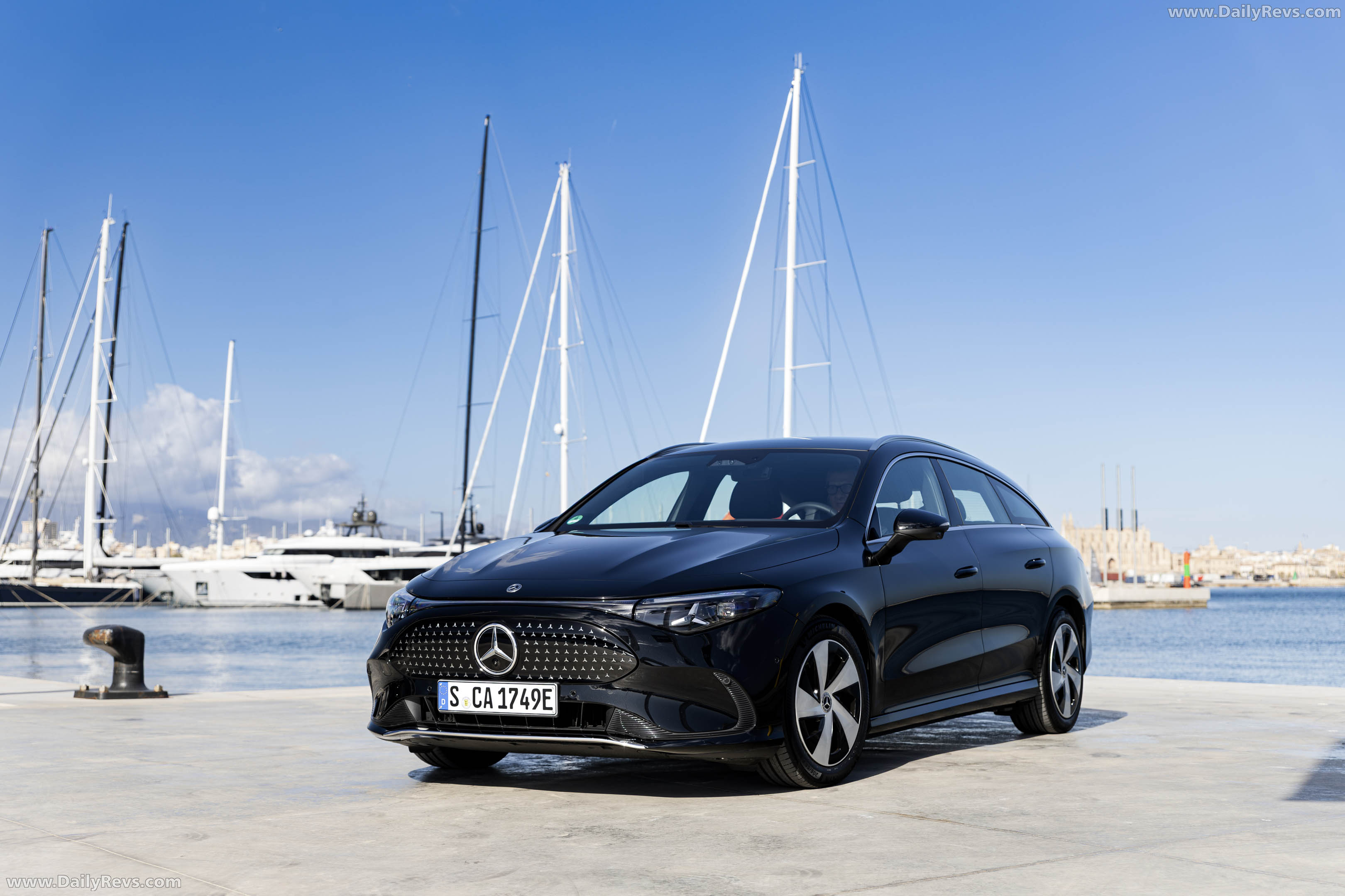 2026 Mercedes-Benz CLA 250 Plus Shooting Brake X118 Cosmic Black Front View