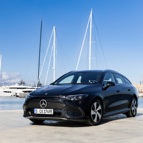 Image of CLA 250 Plus Shooting Brake X118 Cosmic Black