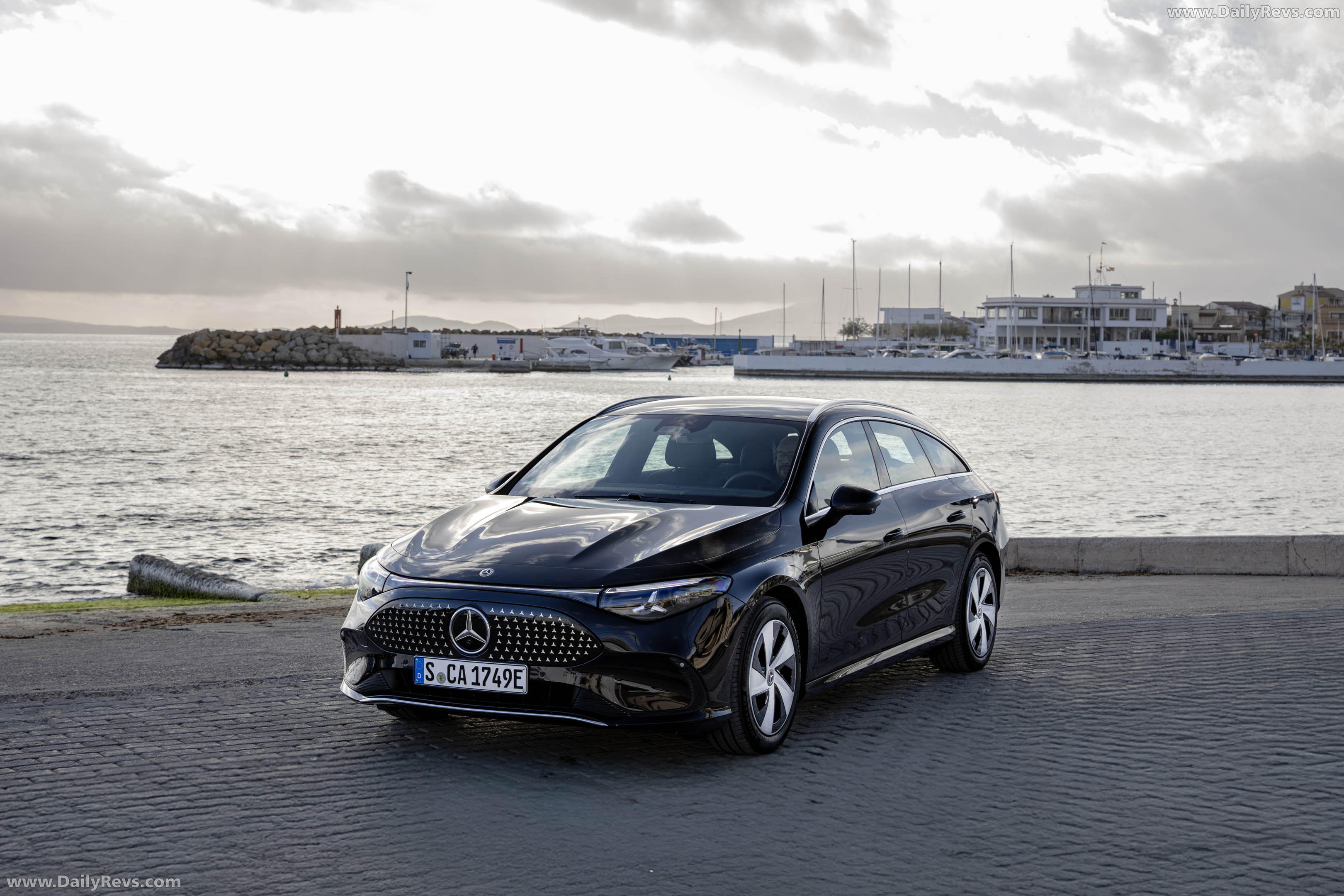 2026 Mercedes-Benz CLA 250 Plus Shooting Brake X118 Cosmic Black Front View