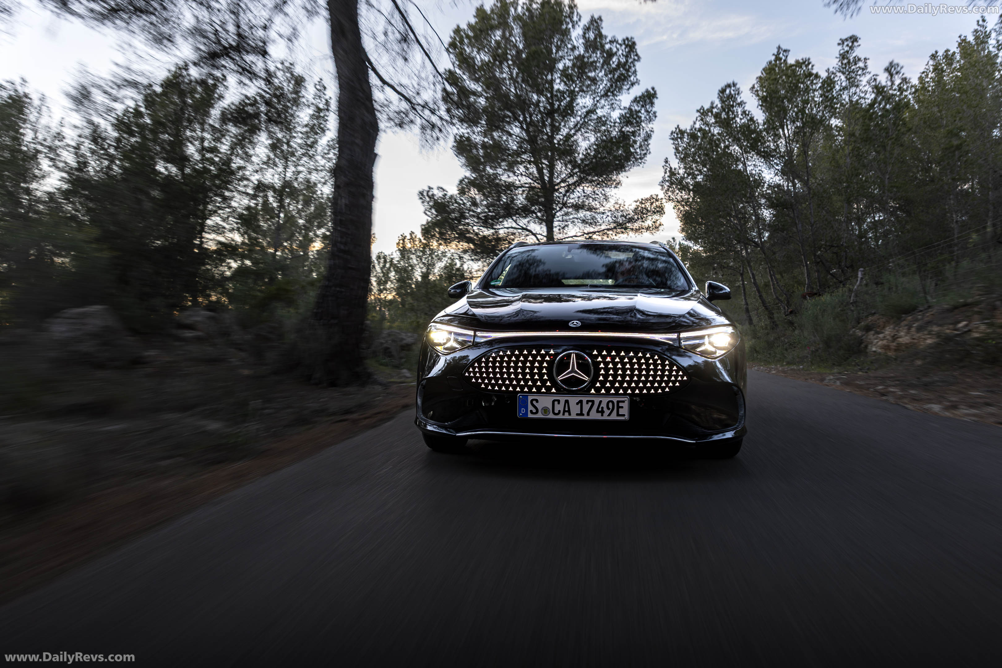 2026 Mercedes-Benz CLA 250 Plus Shooting Brake X118 Cosmic Black Front View