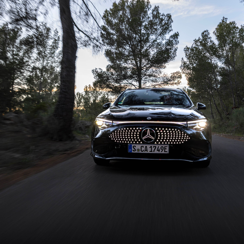 2026 Mercedes-Benz CLA 250 Plus Shooting Brake X118 Cosmic Black Front View
