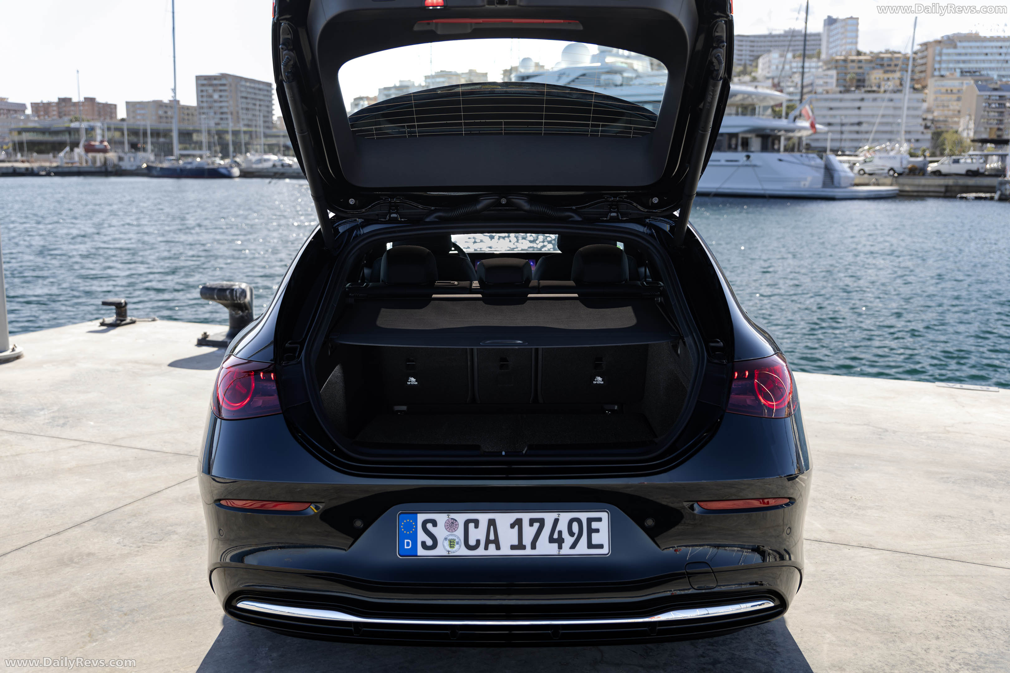 2026 Mercedes-Benz CLA 250 Plus Shooting Brake X118 Cosmic Black Interior