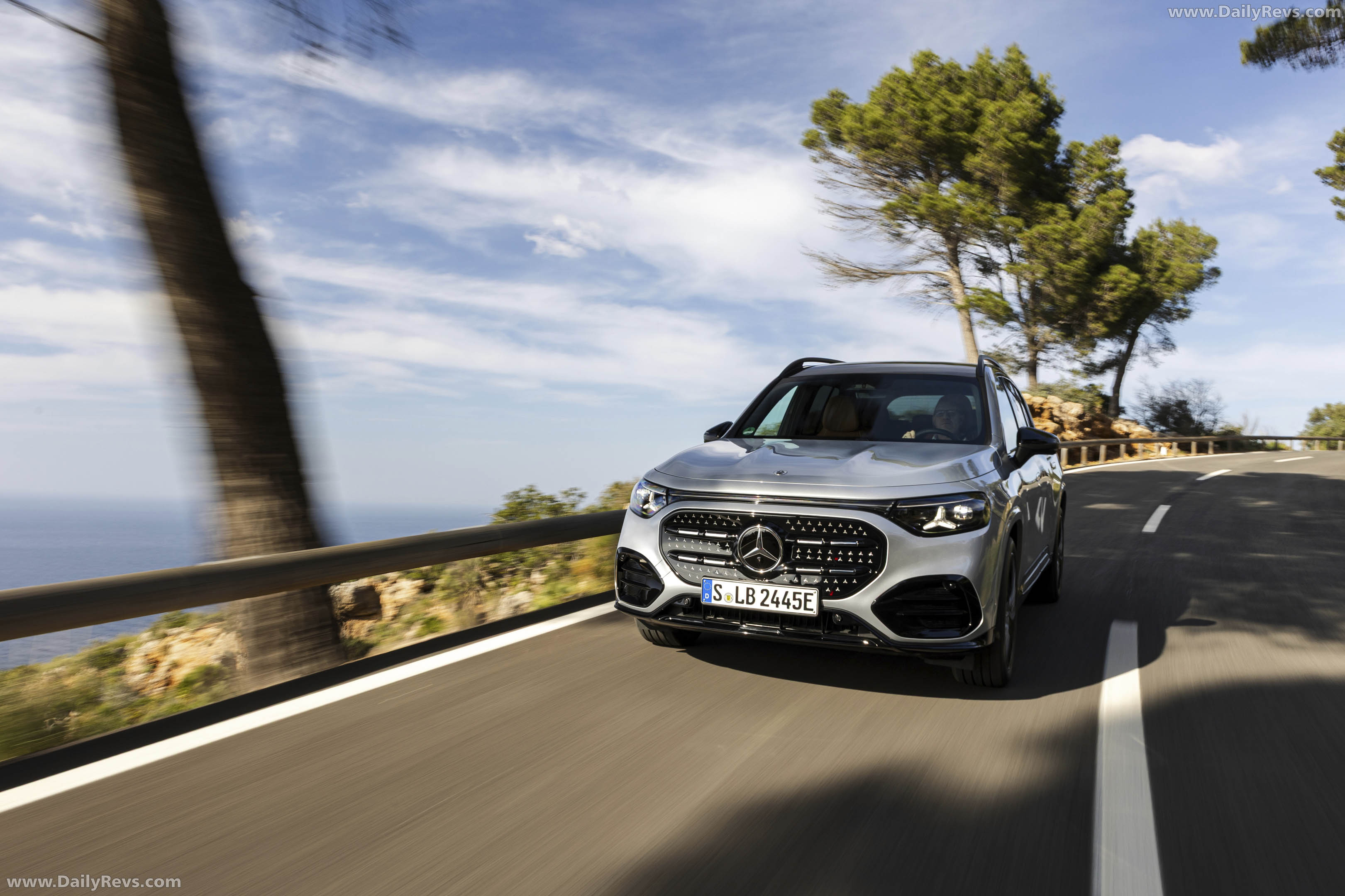 2027 Mercedes-Benz GLB 250 Plus EQ X247 High-tech Silver Front View