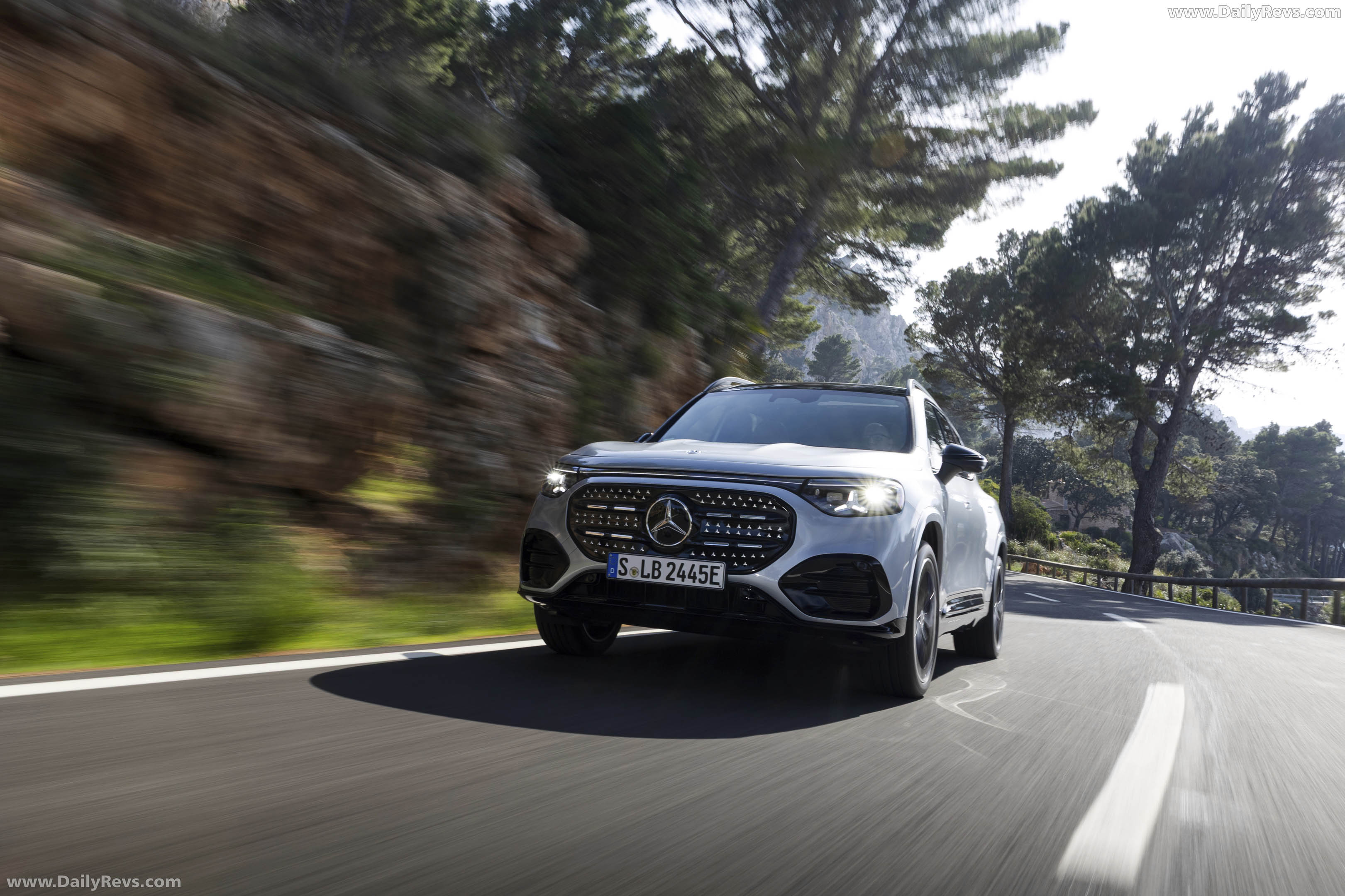 2027 Mercedes-Benz GLB 250 Plus EQ X247 High-tech Silver Front View