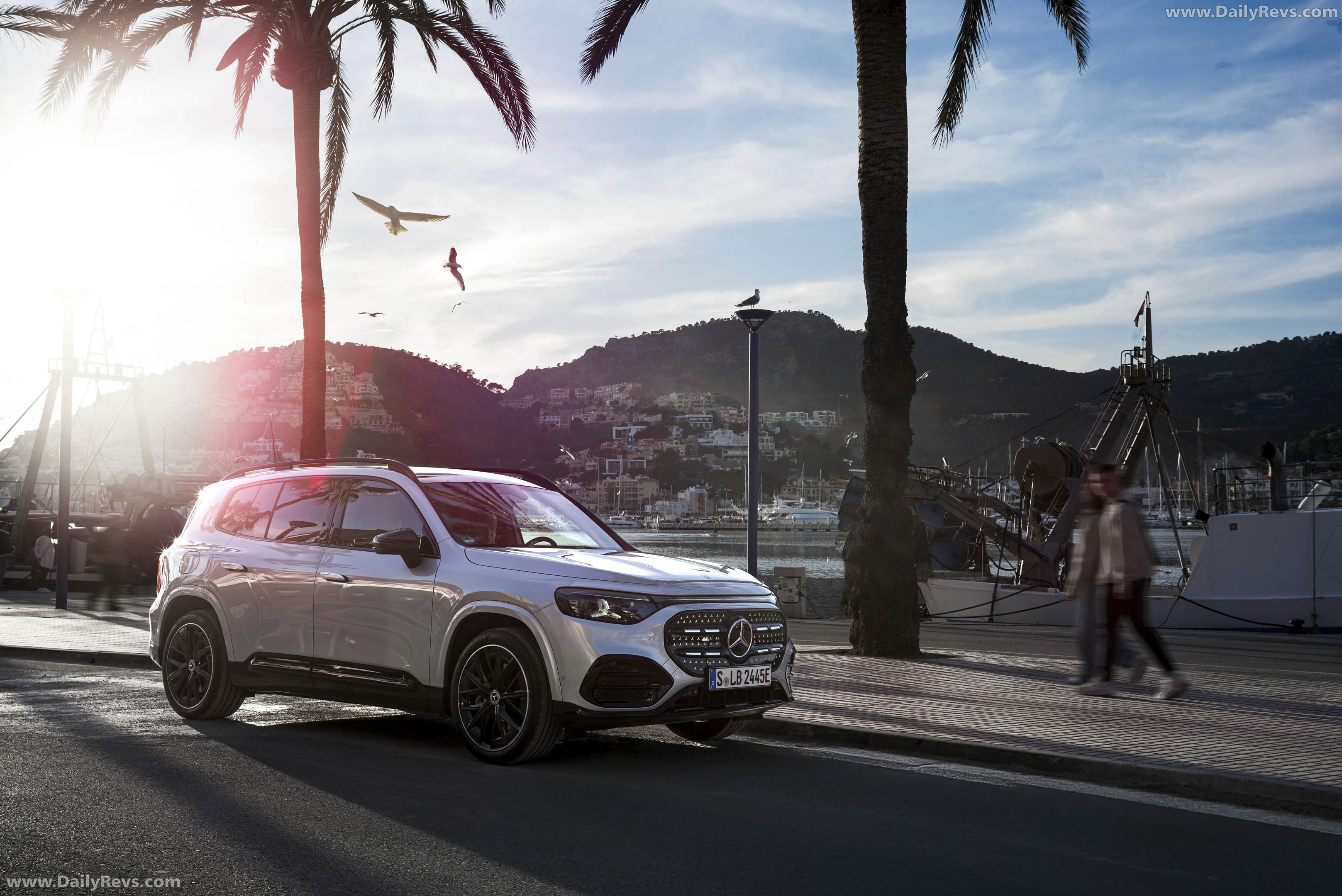 2027 Mercedes-Benz GLB 250 Plus EQ X247 High-tech Silver Front View