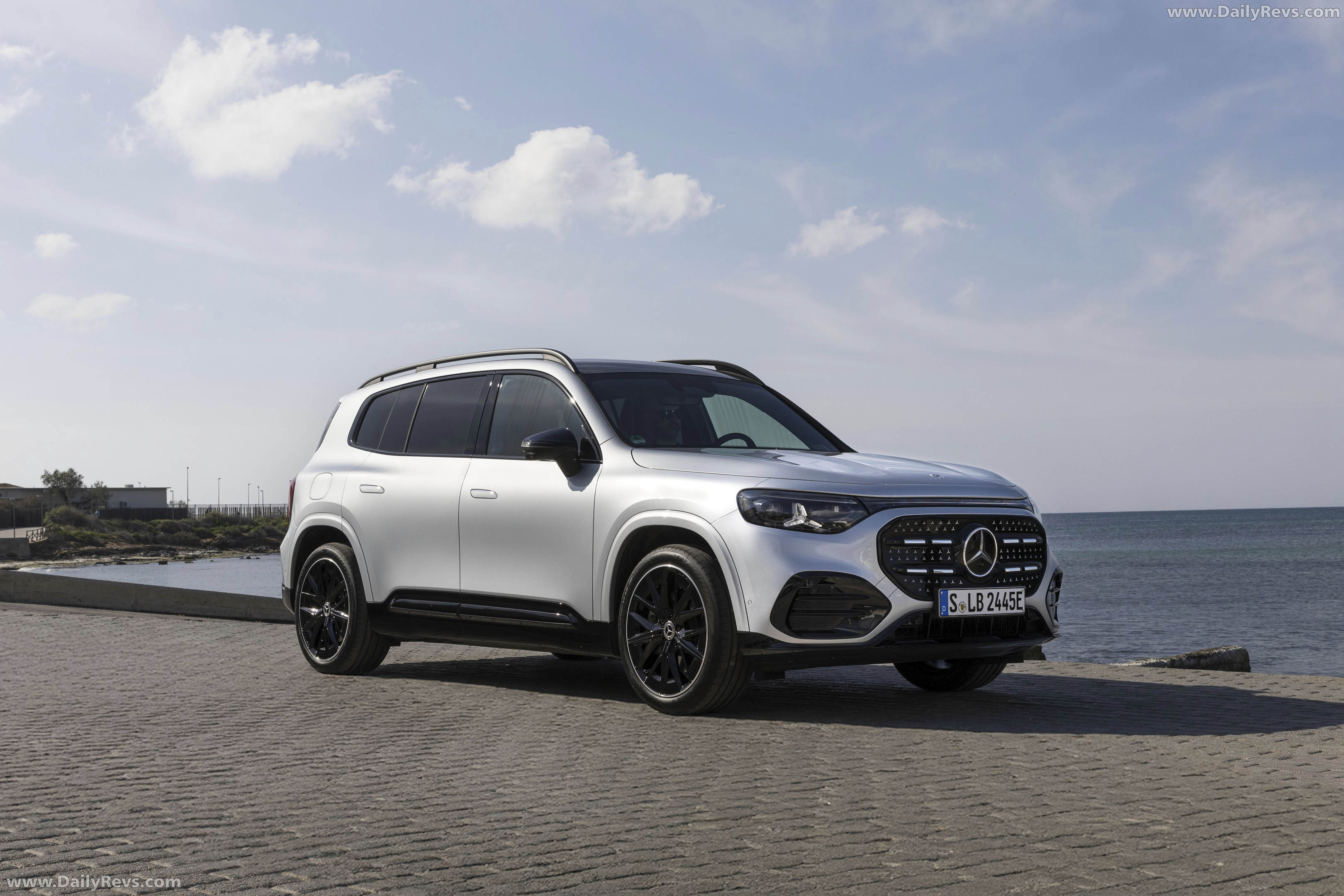 2027 Mercedes-Benz GLB 250 Plus EQ X247 High-tech Silver Front View