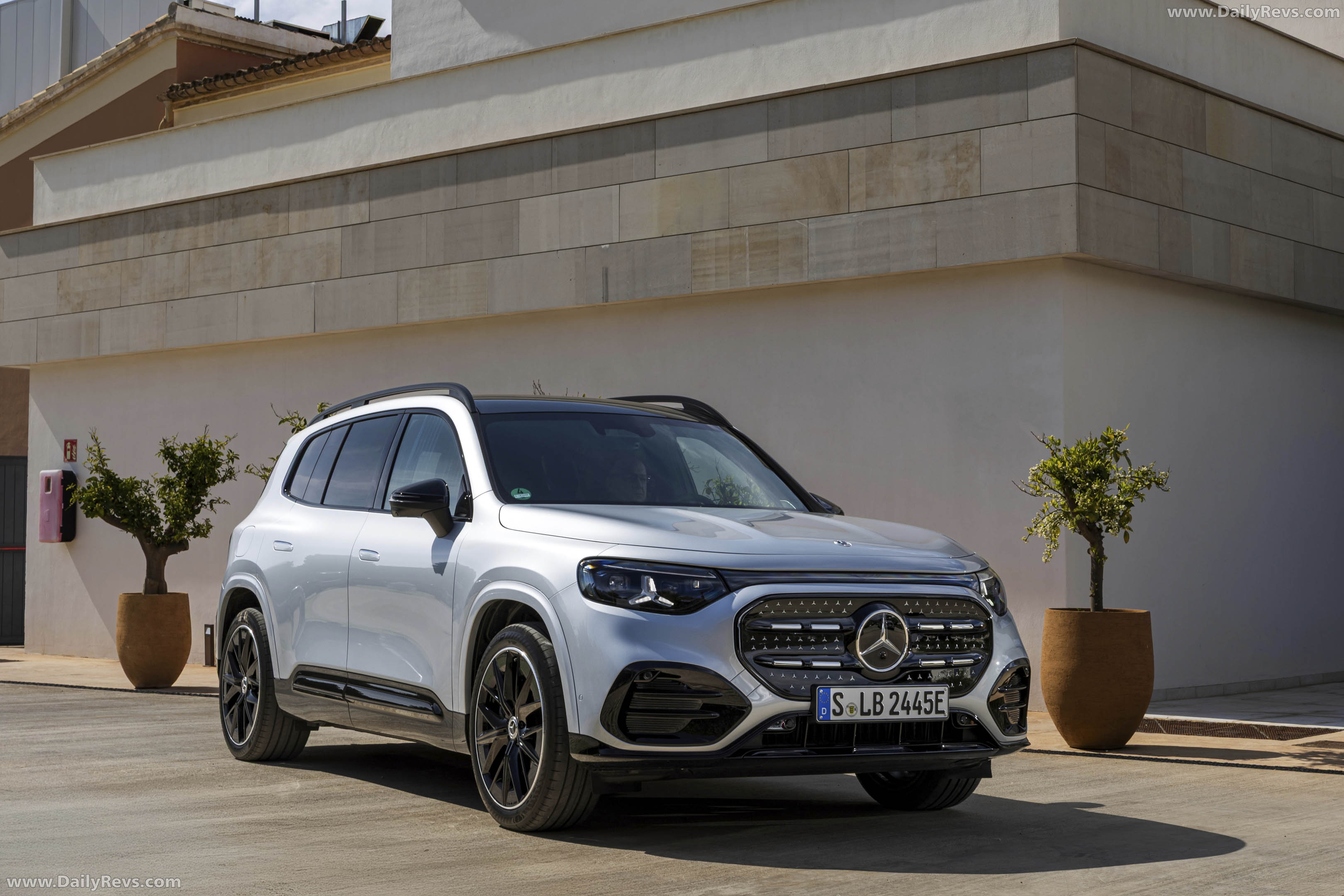2027 Mercedes-Benz GLB 250 Plus EQ X247 High-tech Silver Front View