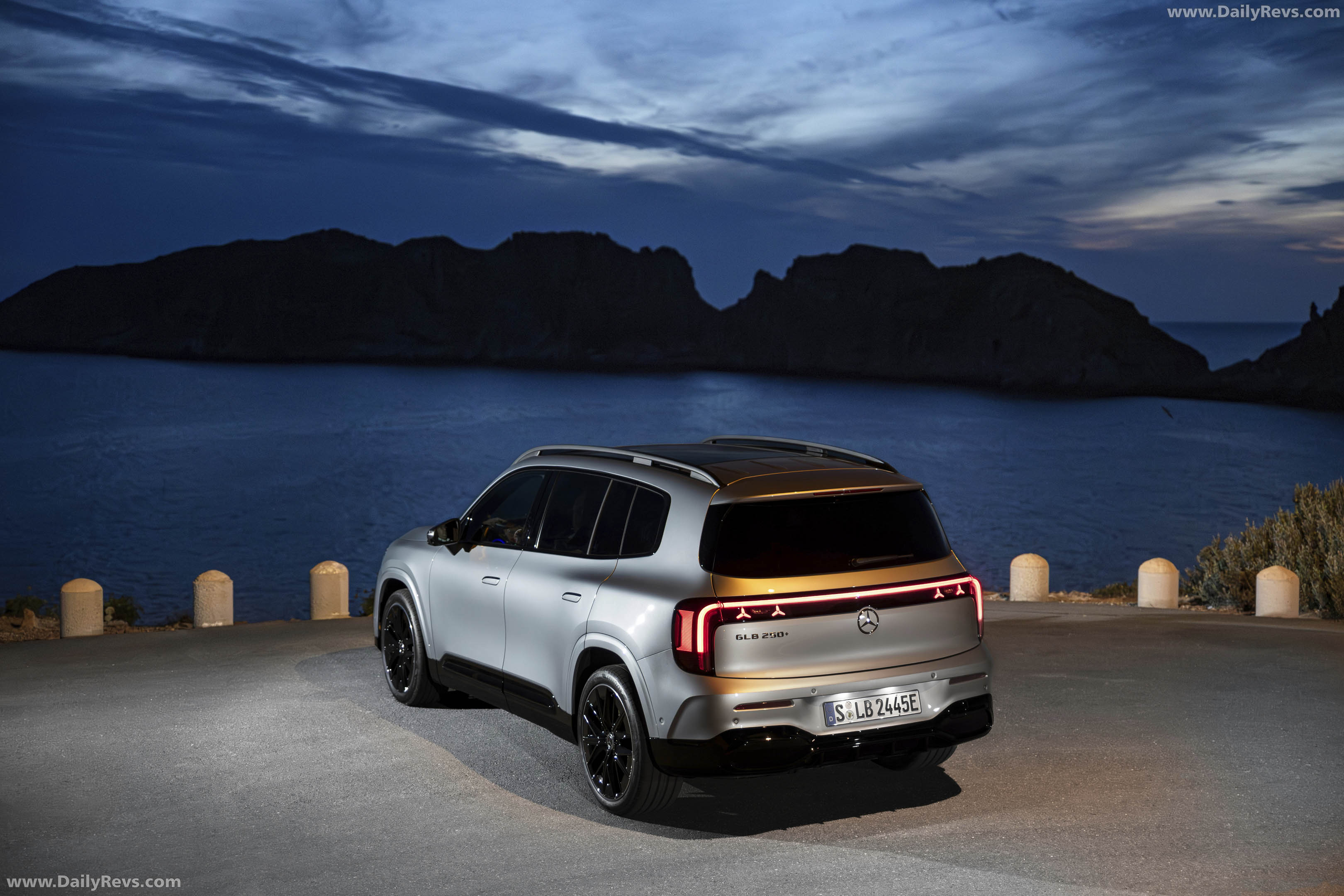 2027 Mercedes-Benz GLB 250 Plus EQ X247 High-tech Silver Rear View