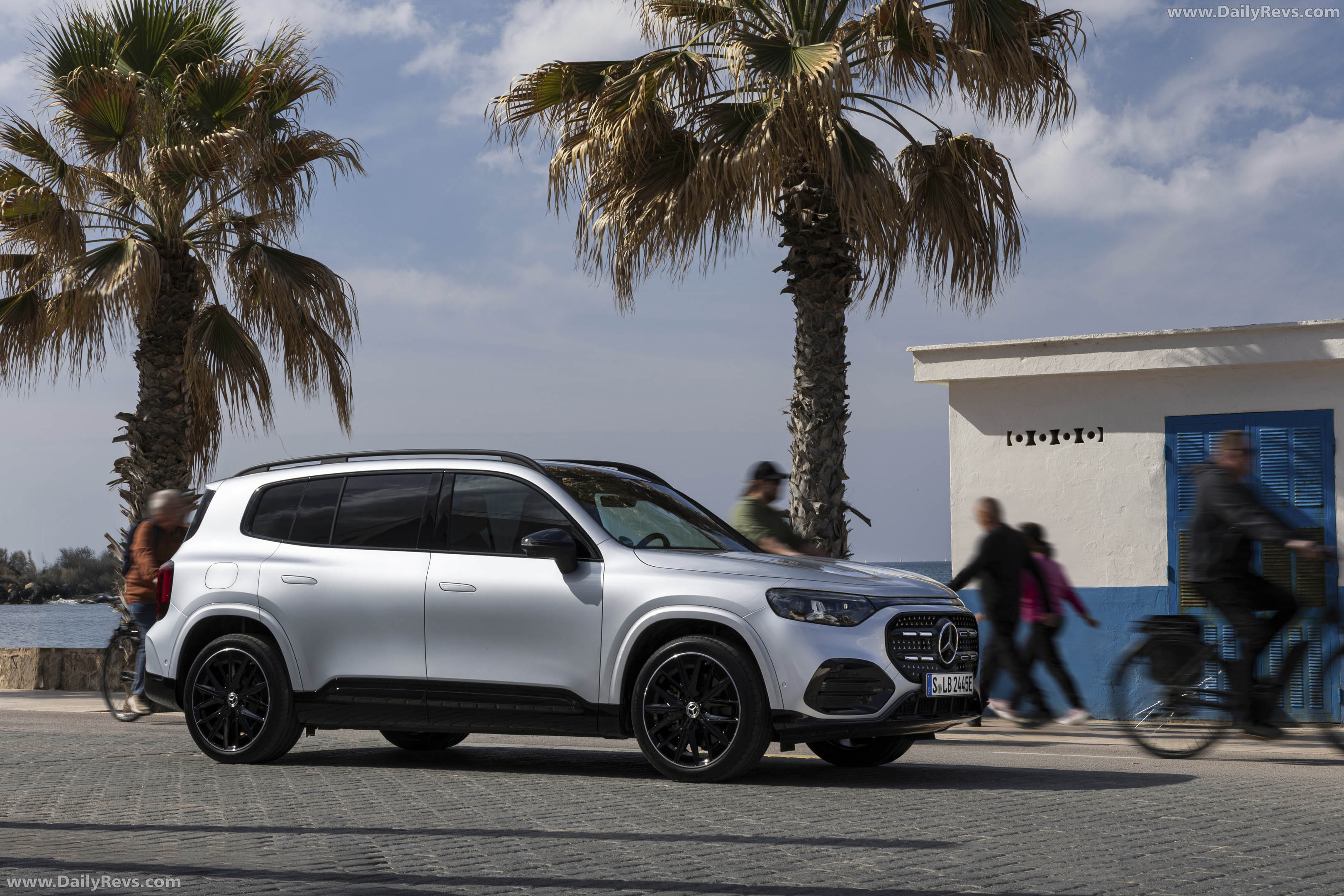 2027 Mercedes-Benz GLB 250 Plus EQ X247 High-tech Silver Side View