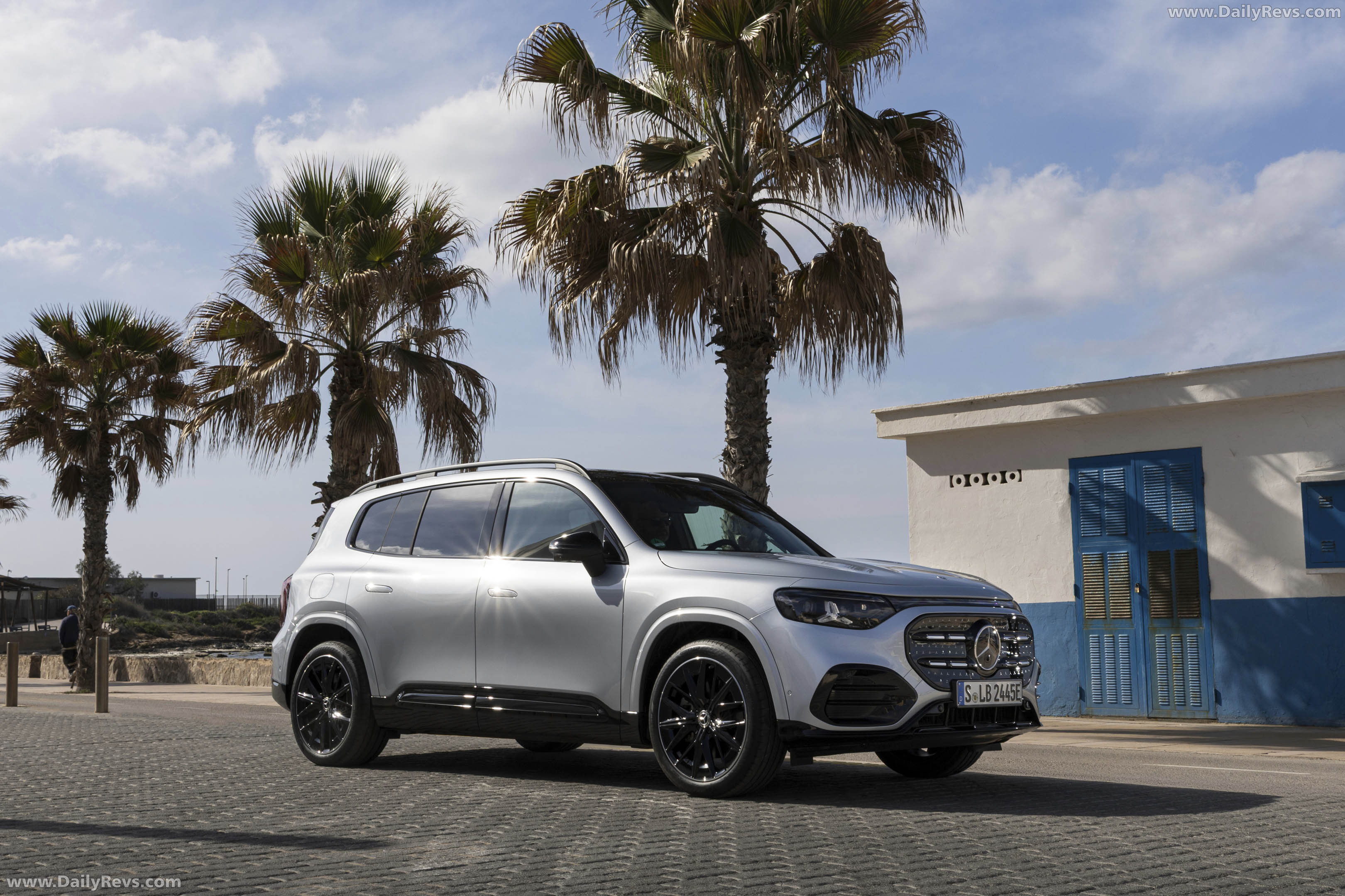 2027 Mercedes-Benz GLB 250 Plus EQ X247 High-tech Silver Side View