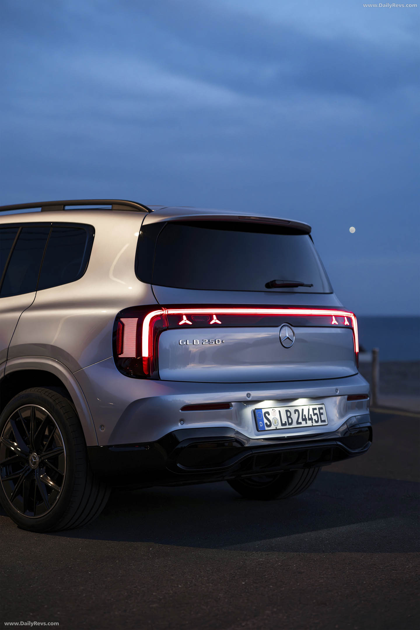 2027 Mercedes-Benz GLB 250 Plus EQ X247 High-tech Silver Exterior