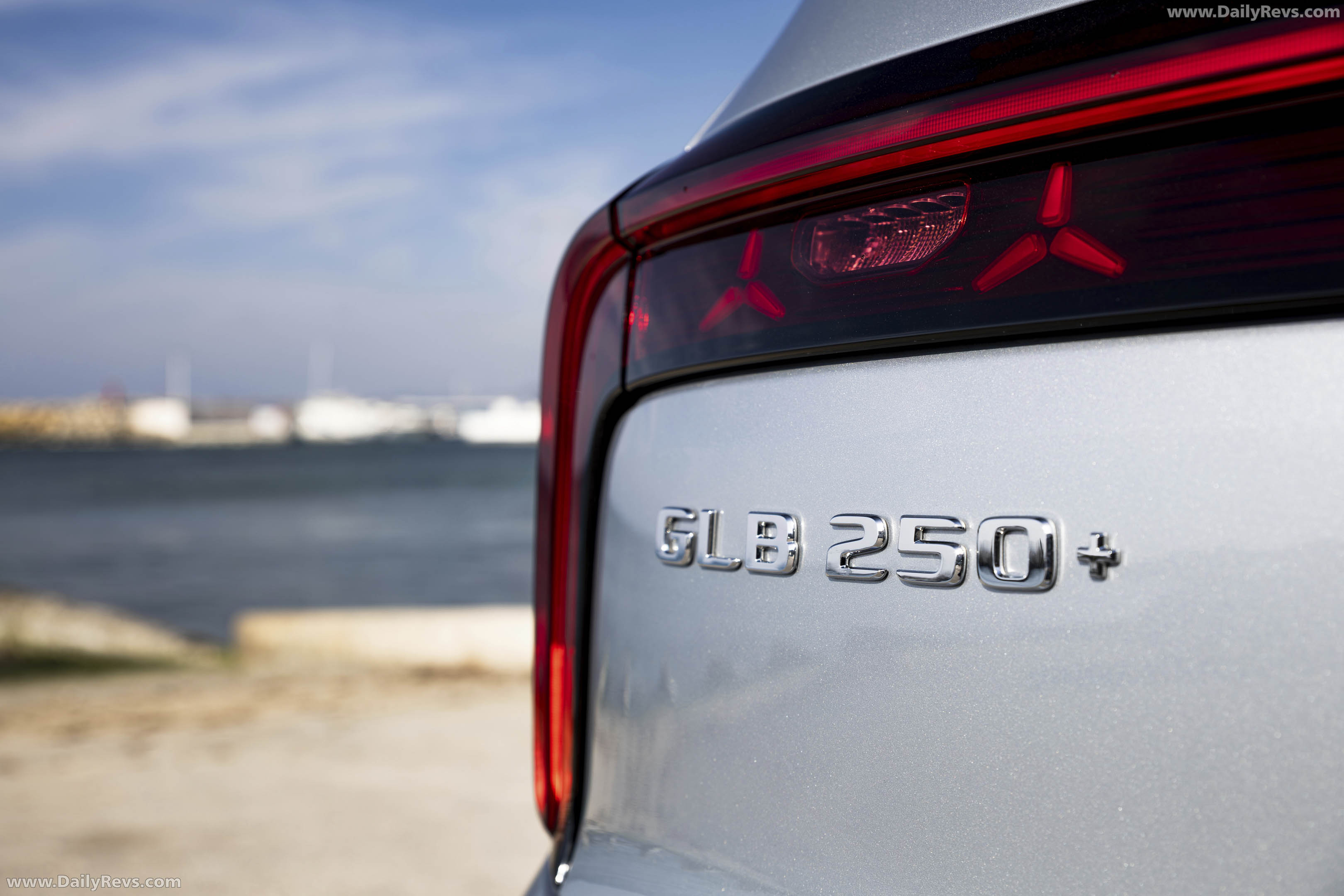 2027 Mercedes-Benz GLB 250 Plus EQ X247 High-tech Silver Exterior